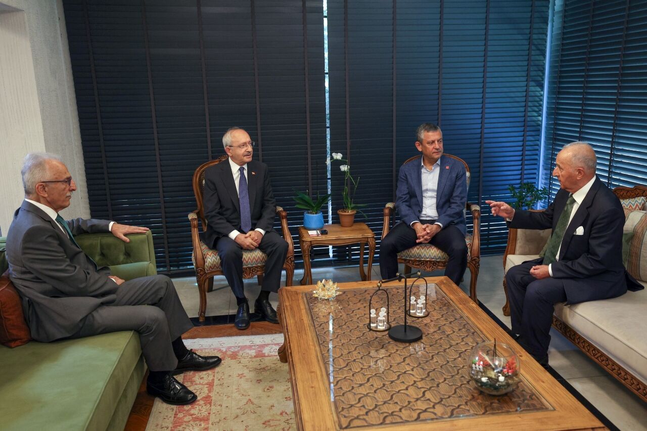 CHP Genel Başkanı Özel'den kardeşi vefat eden Kemal Kılıçdaroğlu'na taziye ziyareti