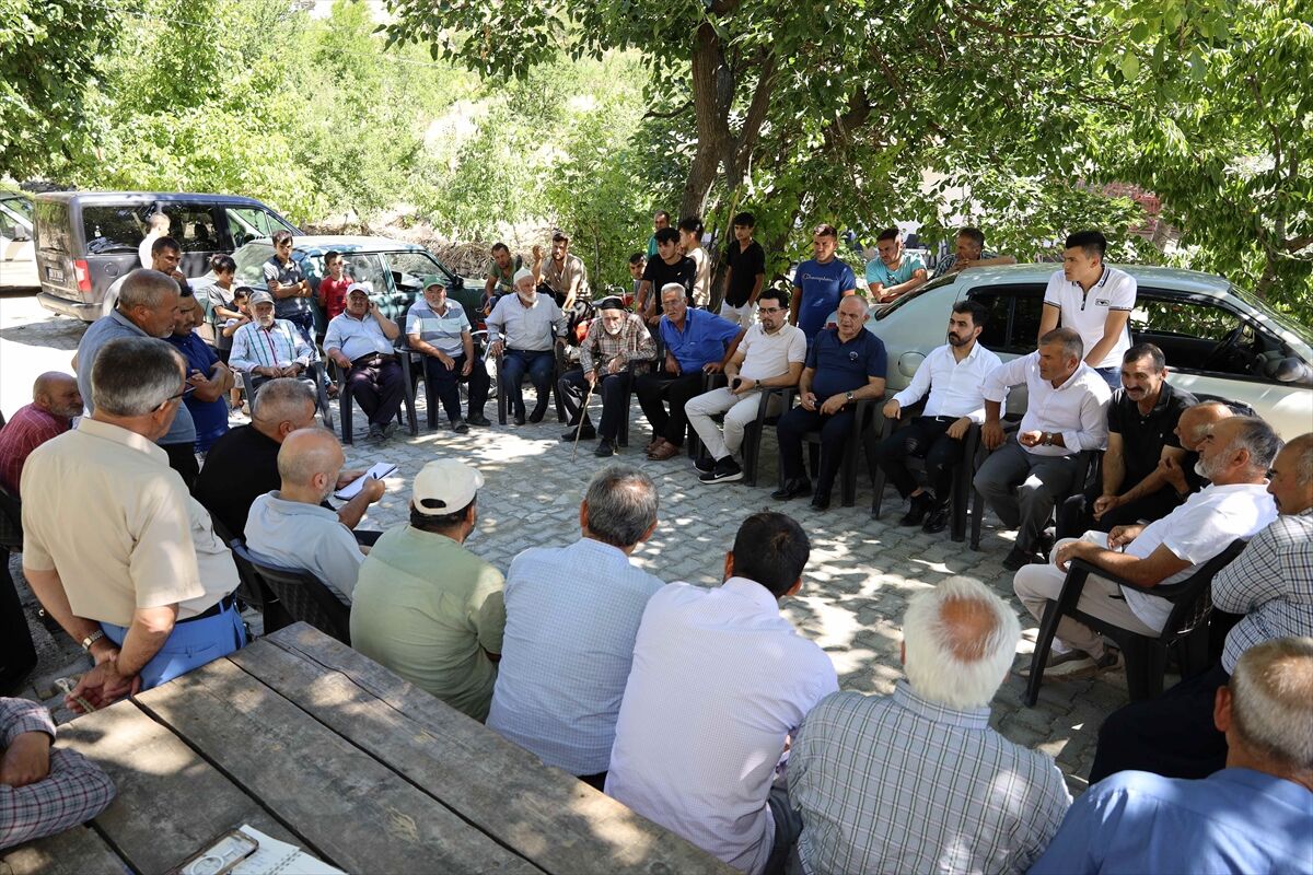 Başkan Öztürk, mahalleleri ziyaret ederek vatandaşlarla bir araya geldi