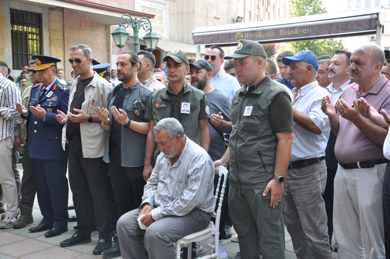 Orman yangını şehitlerinden dozer operatörü Dereli'nin cenazesi Eskişehir'de defnedildi