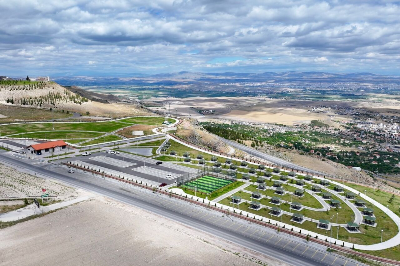 Başkan Çolakbayrakdar, Erkilet Millet Bahçesi'ni ziyaret etti