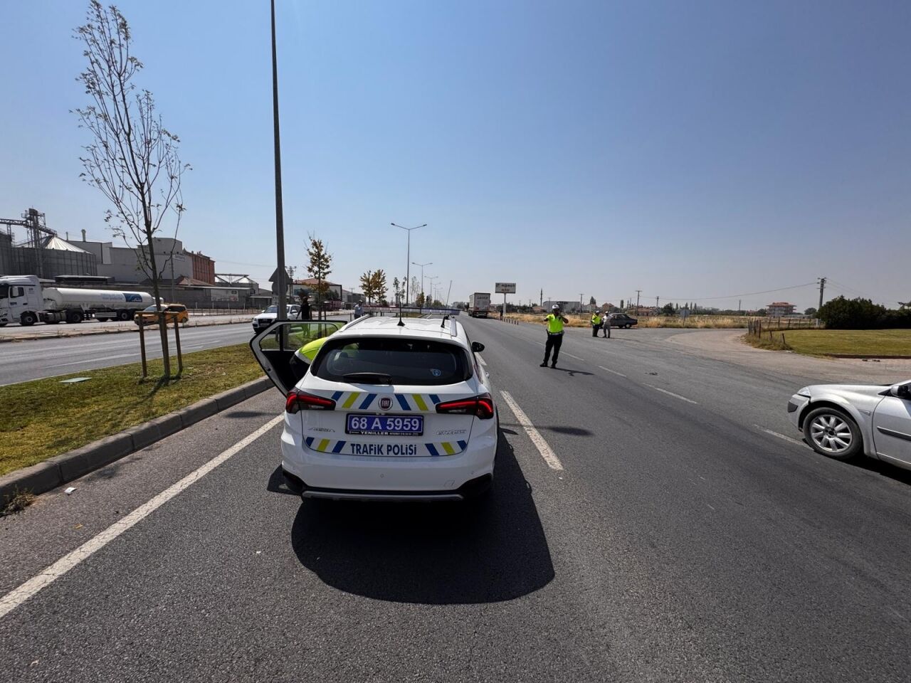Aksaray'da otomobil ile tır çarpıştı, 1 kişi yaralandı