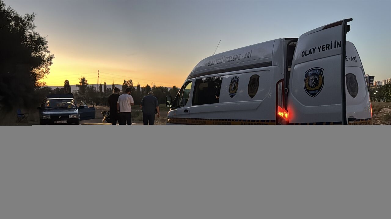 Sivas'ta çıkan silahlı kavgada biri ağır iki kişi yaralandı
