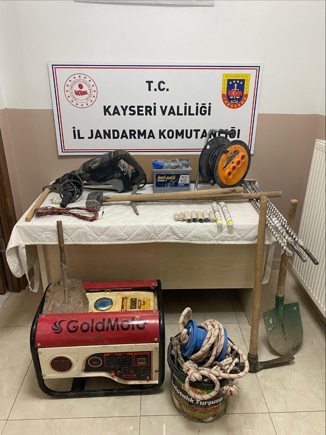 Kayseri'de kaçak kazı yapan 5 şüpheli suçüstü yakalandı