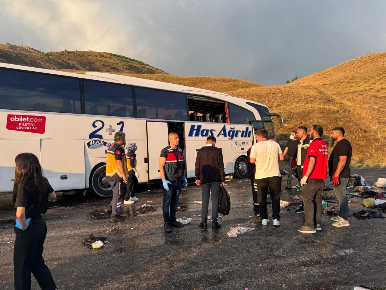 GÜNCELLEME - Sivas'ta yolcu otobüsü dağın yamacına çarptı, 3 kişi öldü, 24 kişi yaralandı