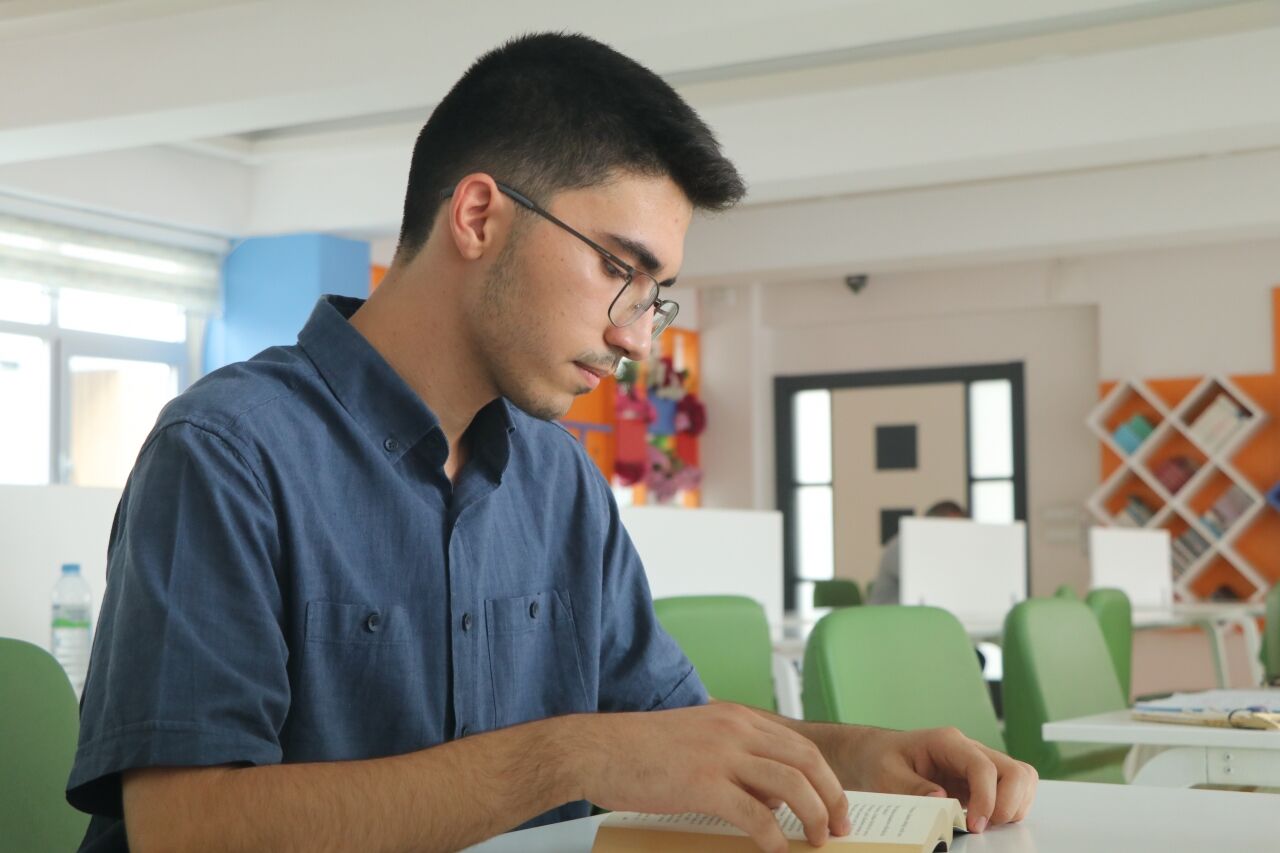 YKS'de Türkiye 5'incisi olan Yusuf Arda, başarısını Gazzeli yaşıtlarına adadı