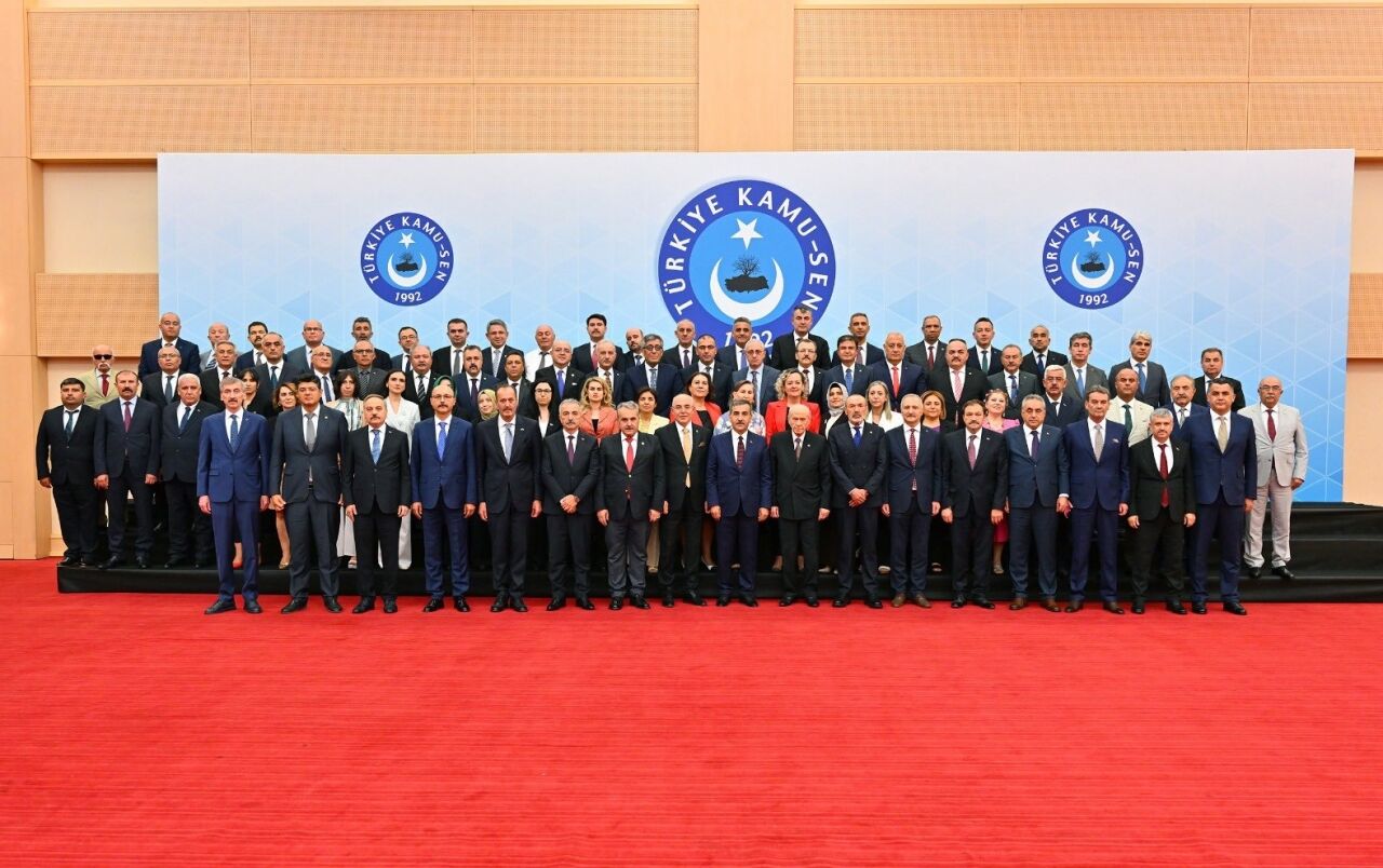 MHP Genel Başkanı Bahçeli, Kamu-Sen yönetimiyle bir araya geldi
