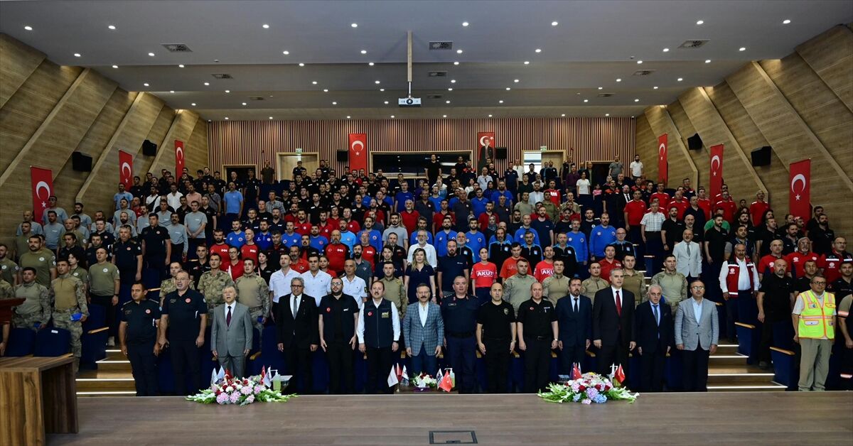Eskişehir'de "Arama Kurtarma Ekipleri Projesi Akreditasyon Belgesi Dağıtım Töreni" düzenlendi