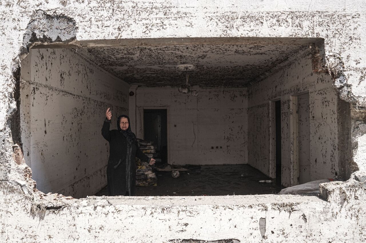 Düğün hazırlığı yapan çocuklar su baskınına yakalandı