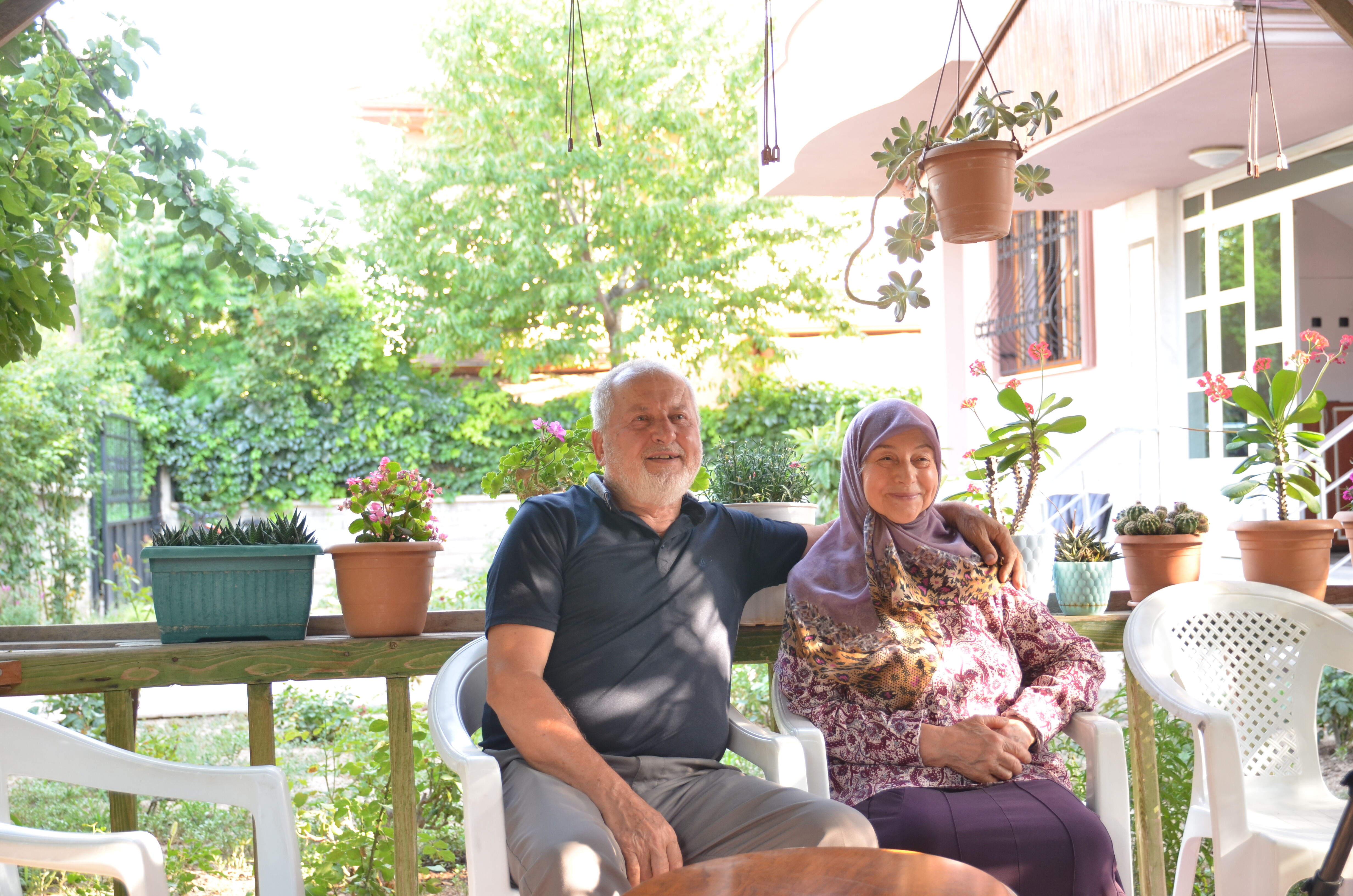 Konya Valisi Akın, Aile Yılı etkinlikleri kapsamında evlilikte 54. yılını dolduran çifti ziyaret etti