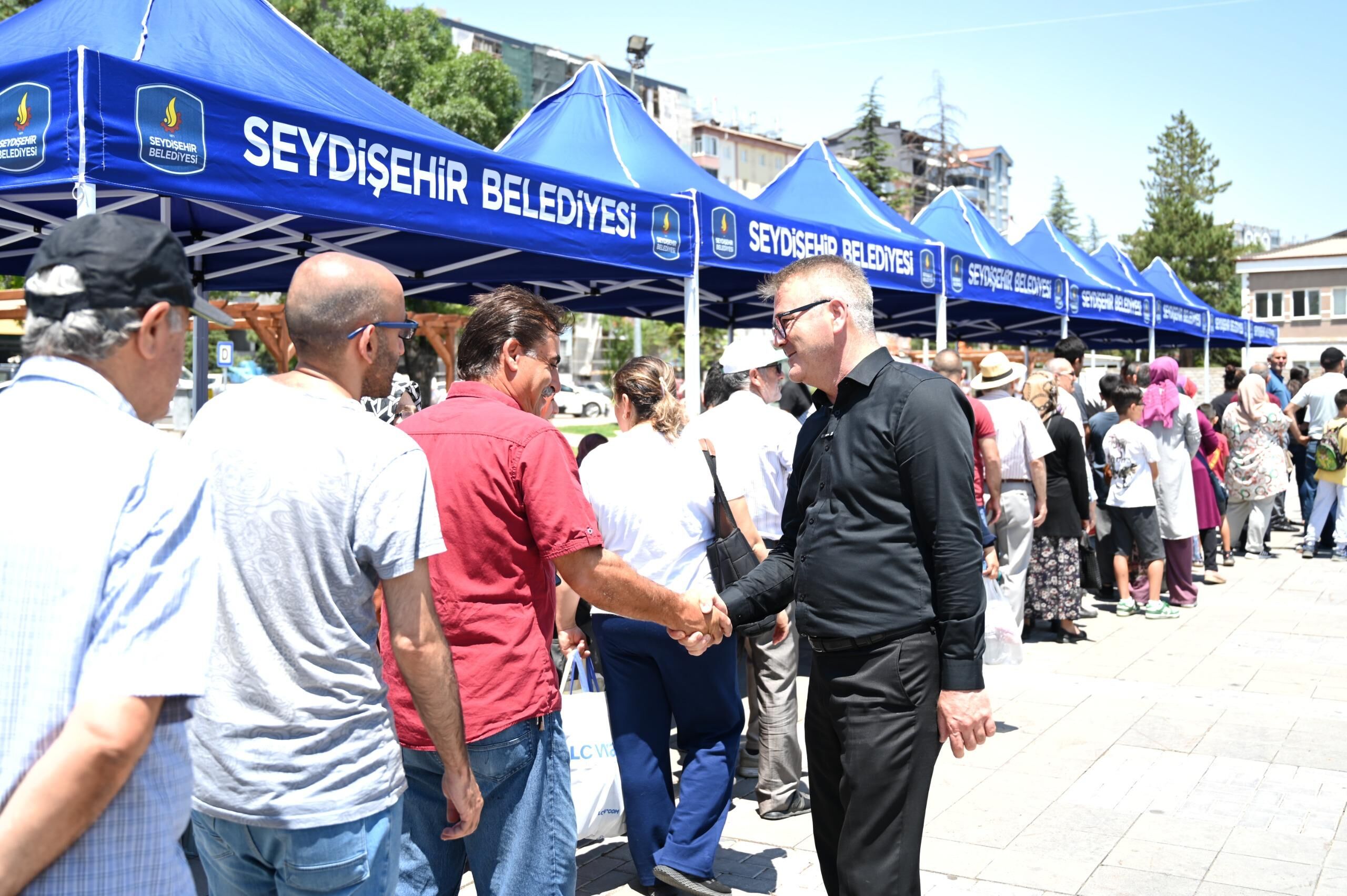Seydişehir'de vatandaşlara aşure ikram edildi