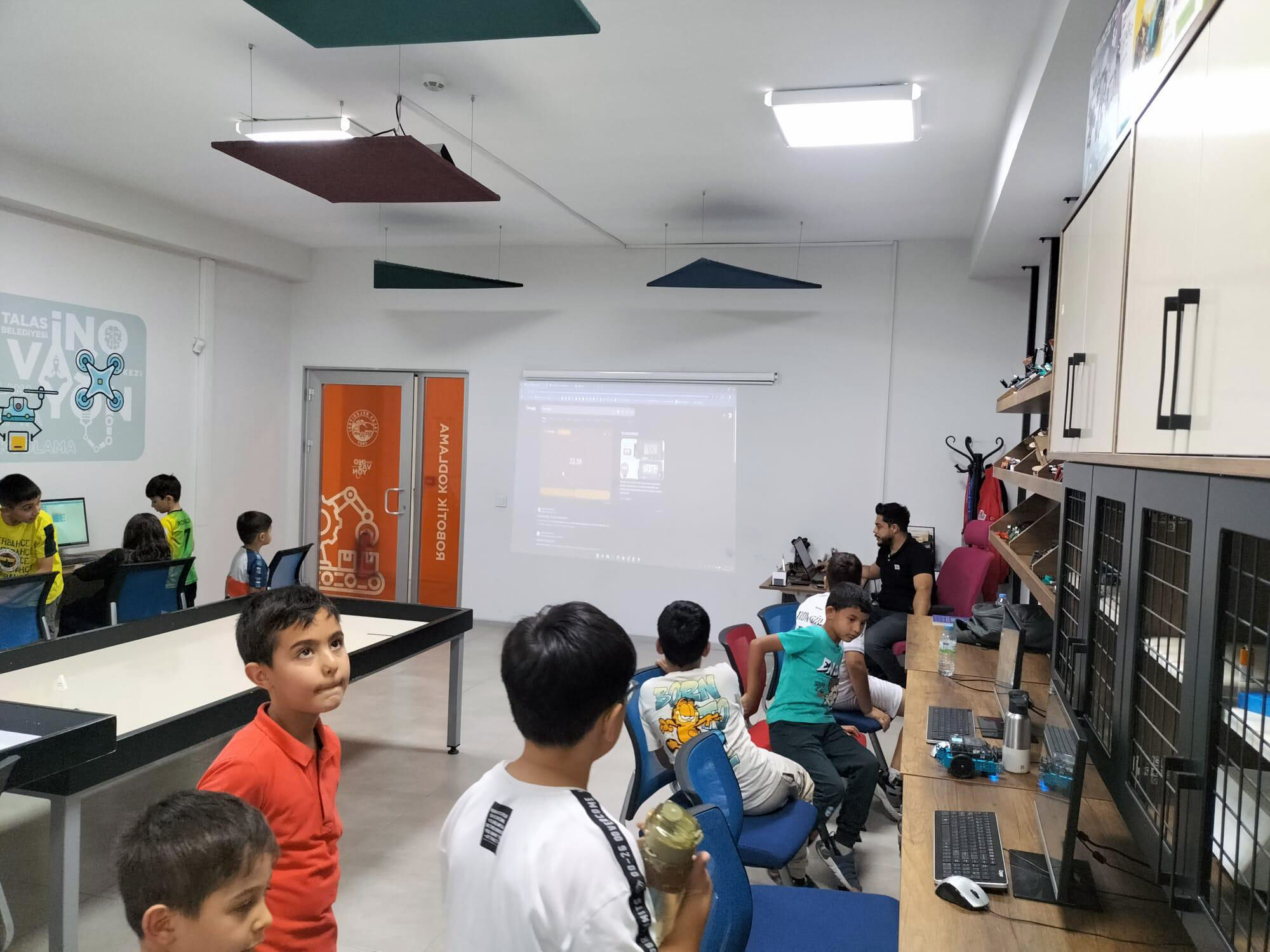 Talas Belediyesi e-Spor ve İnovasyon Merkezi, öğrencilere kapılarını açmaya devam ediyor