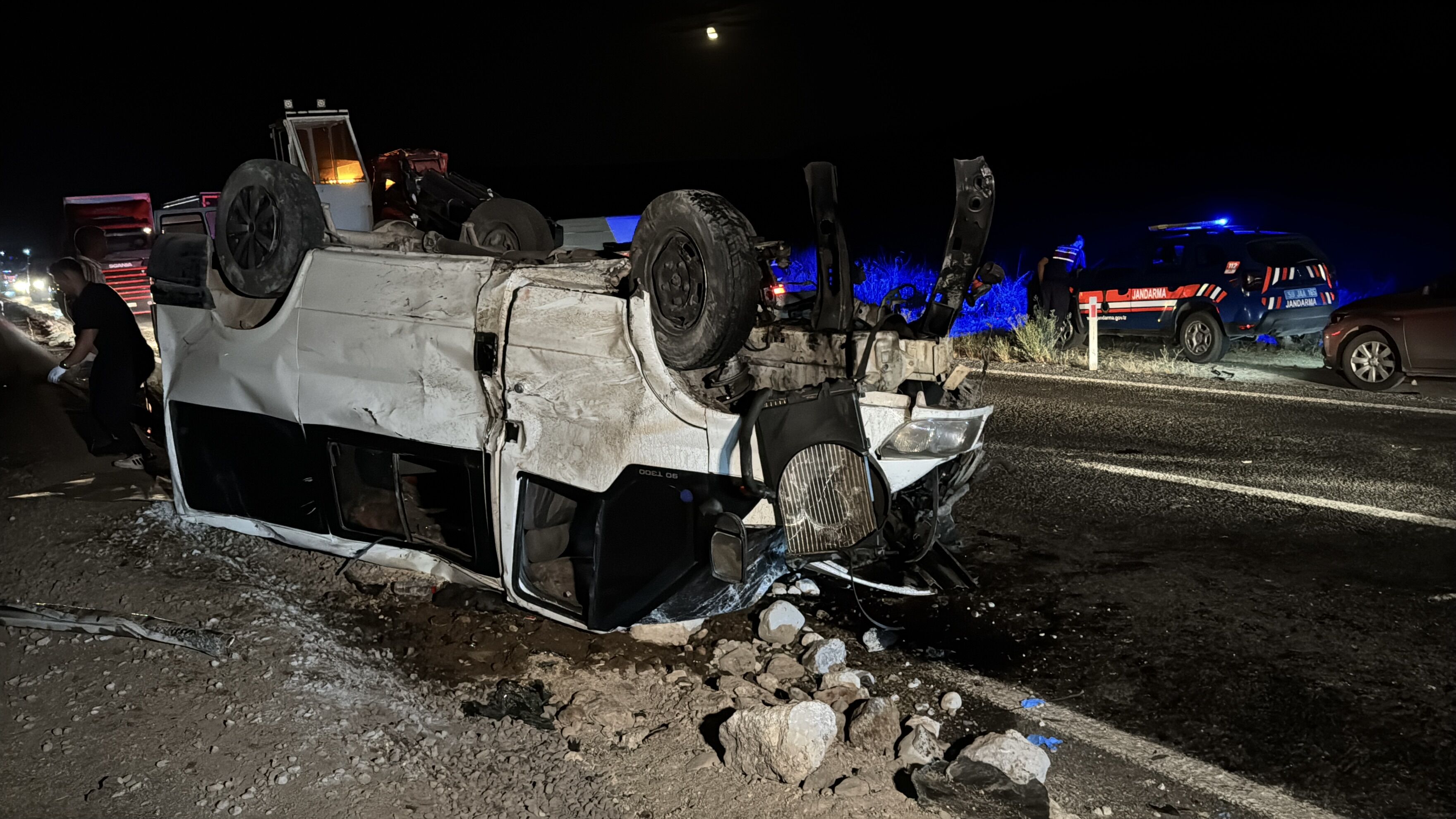 Nevşehir'de minibüs ile otomobilin çarpıştığı kazada 2'si ağır 5 kişi yaralandı