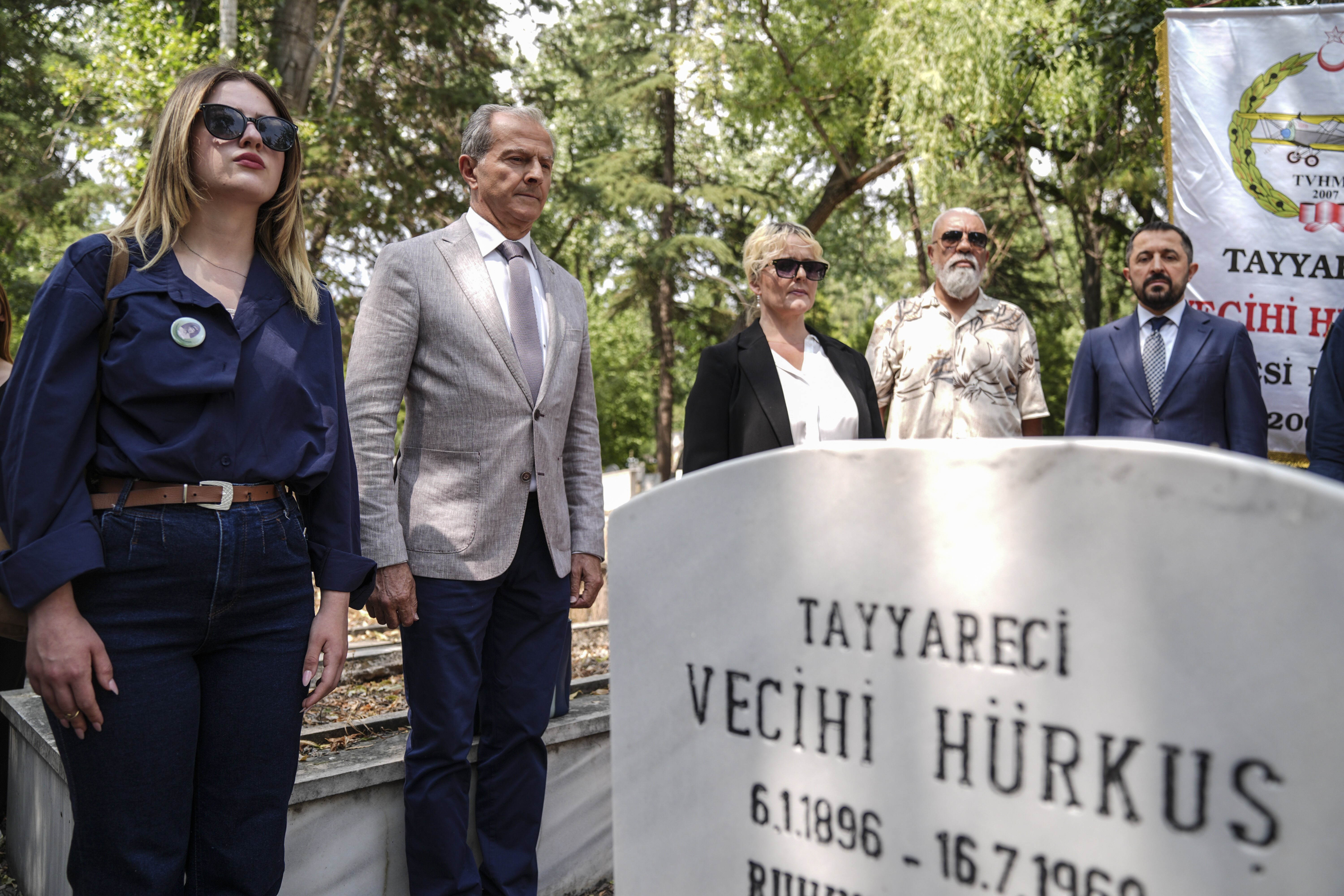 Türk havacılık tarihinin önemli isimlerinden Vecihi Hürkuş kabri başında anıldı