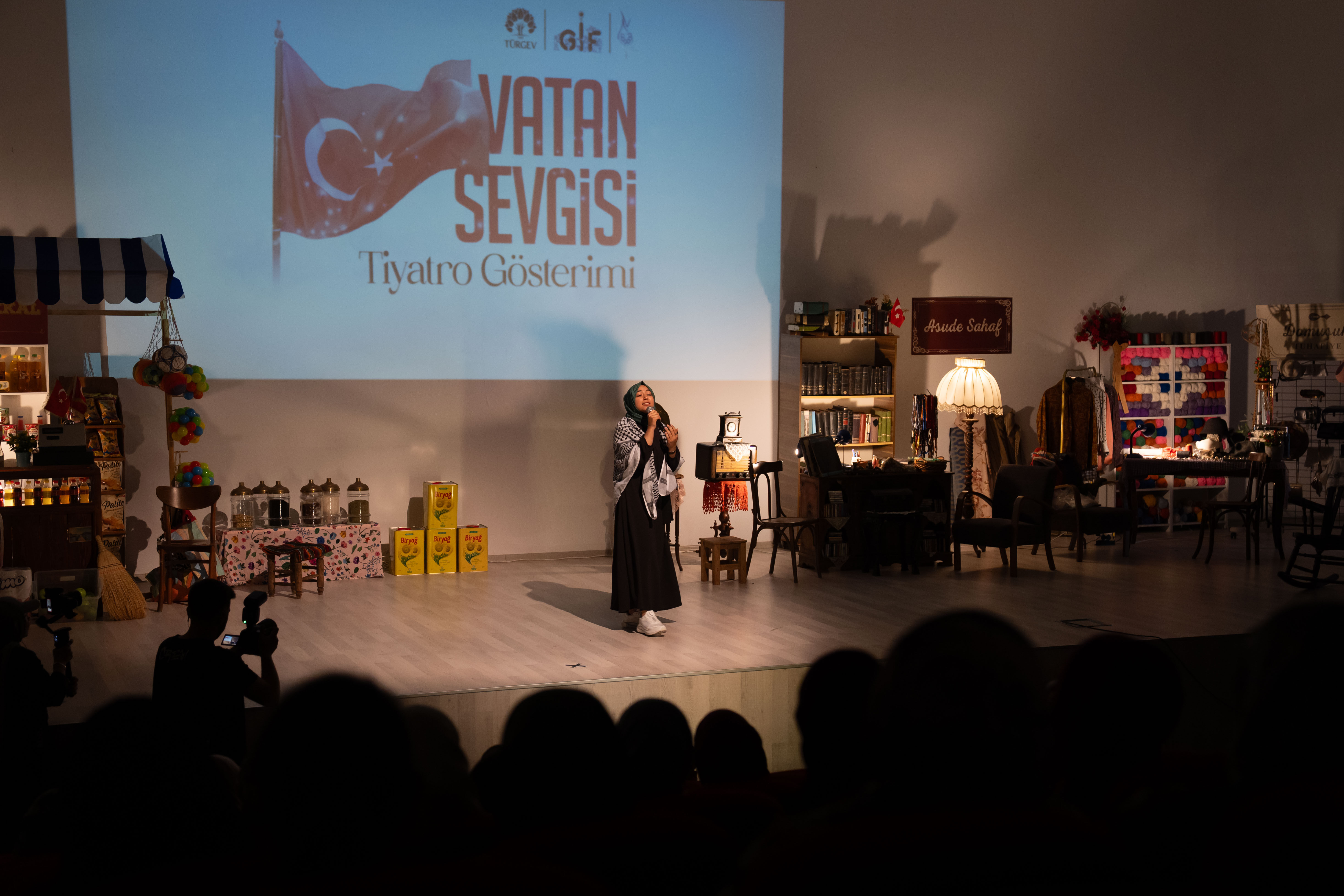 Başkentte 'Vatan Sevgisi' tiyatro oyunu seyirciyle buluştu