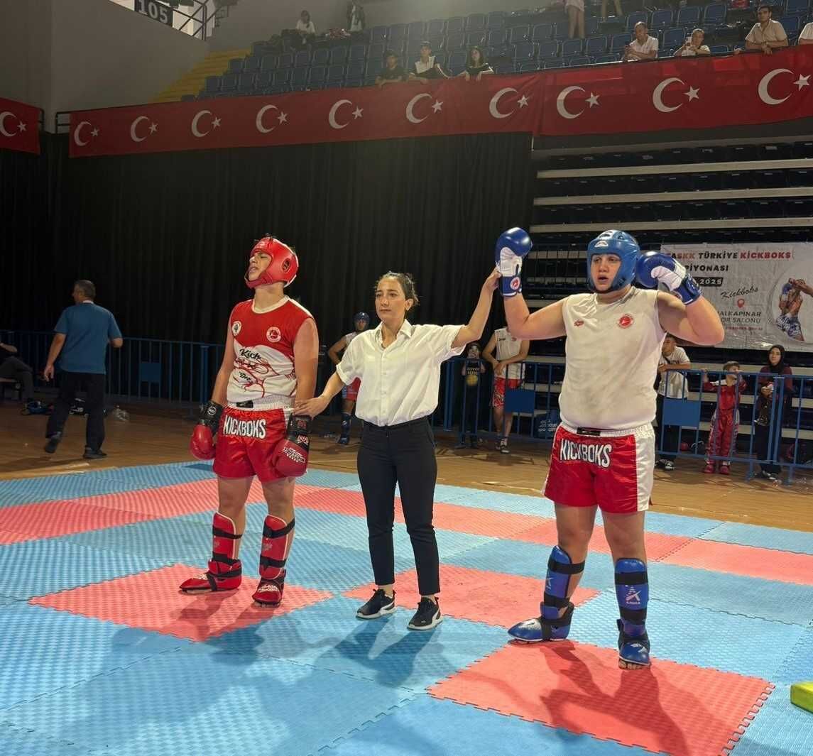 Meram Belediye Başkanı Kavuş, Türkiye Şampiyonu sporcuyu kutladı