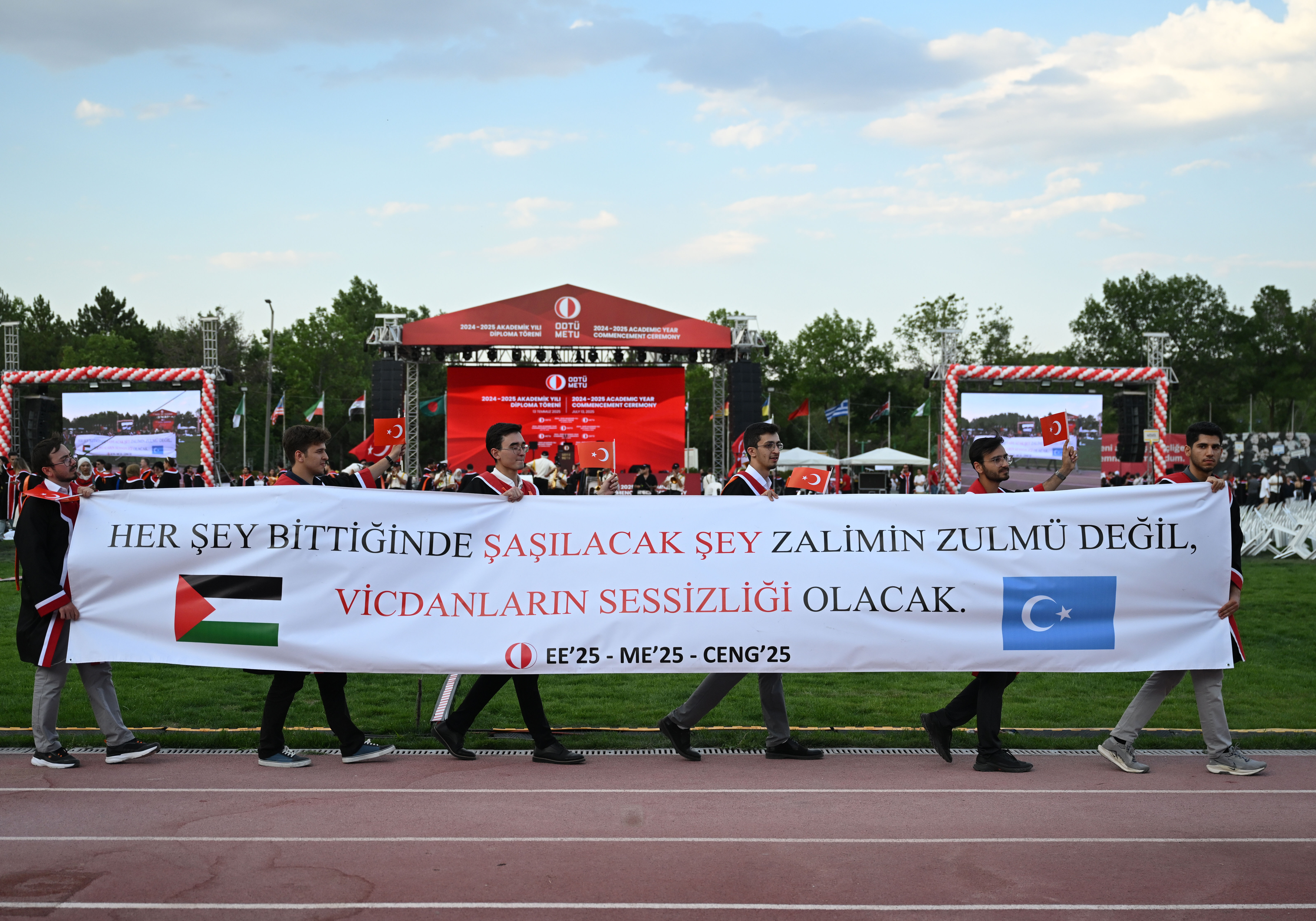 ODTÜ'de mezuniyet töreni düzenlendi