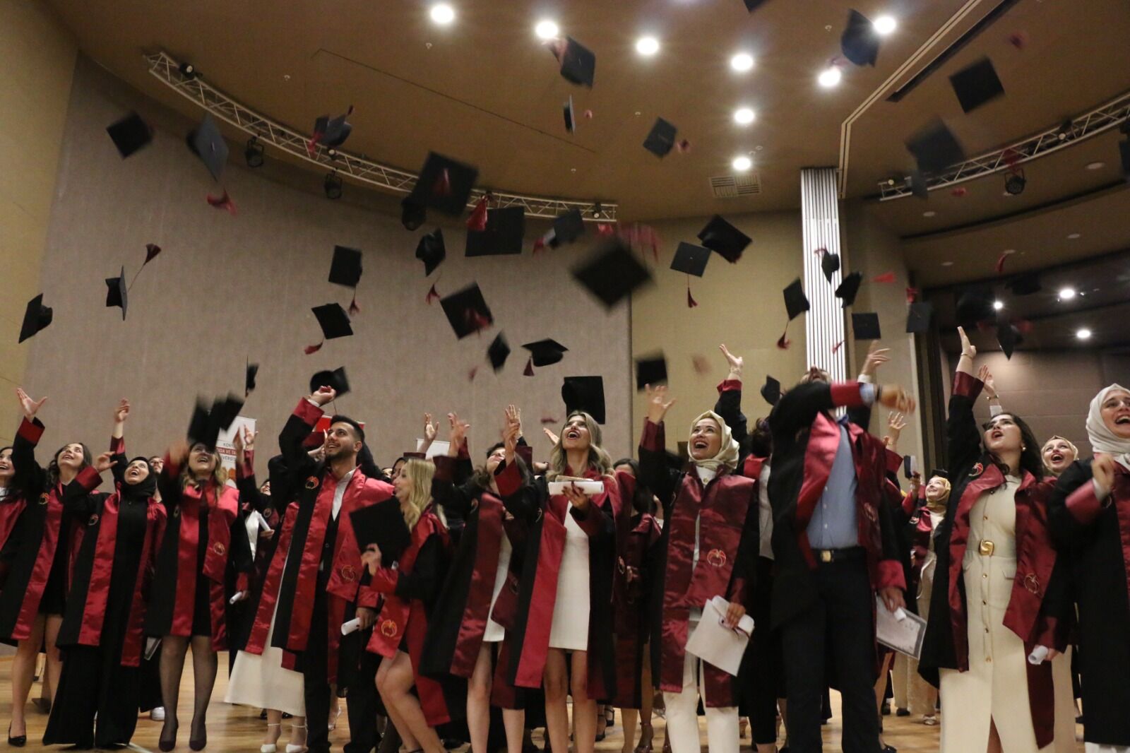 Konya Gıda ve Tarım Üniversitesi'nde mezuniyet coşkusu