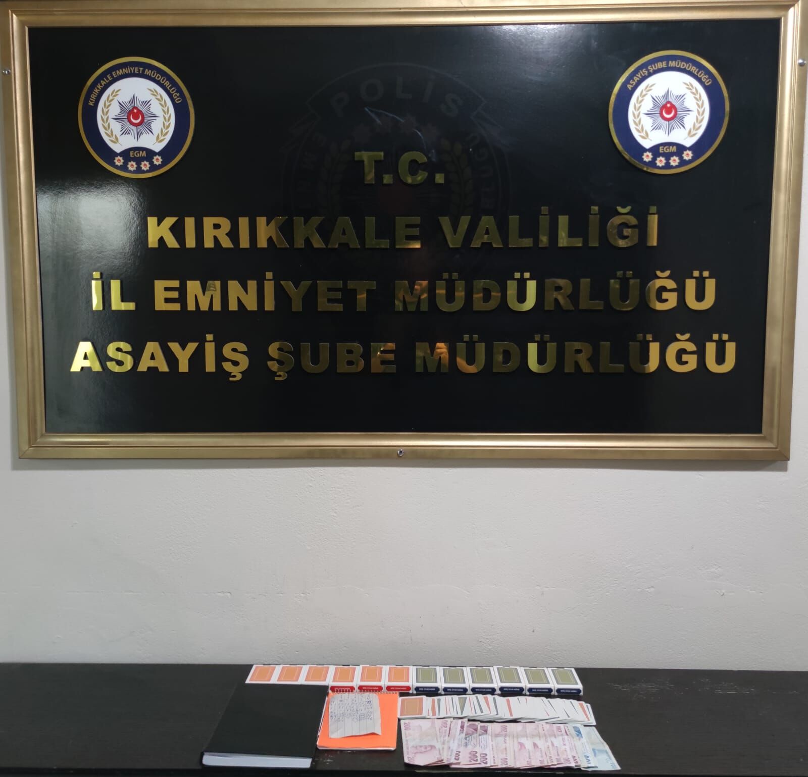 Kırıkkale'de dernekte kumar oynayan 6 kişiye 55 bin 482 lira ceza kesildi