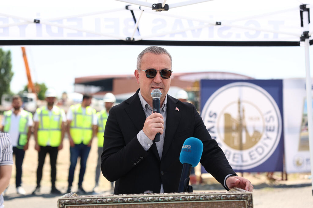 Sivas Sıcak Çermik'te, kadın ve erkek açık havuzlarının temeli törenle atıldı
