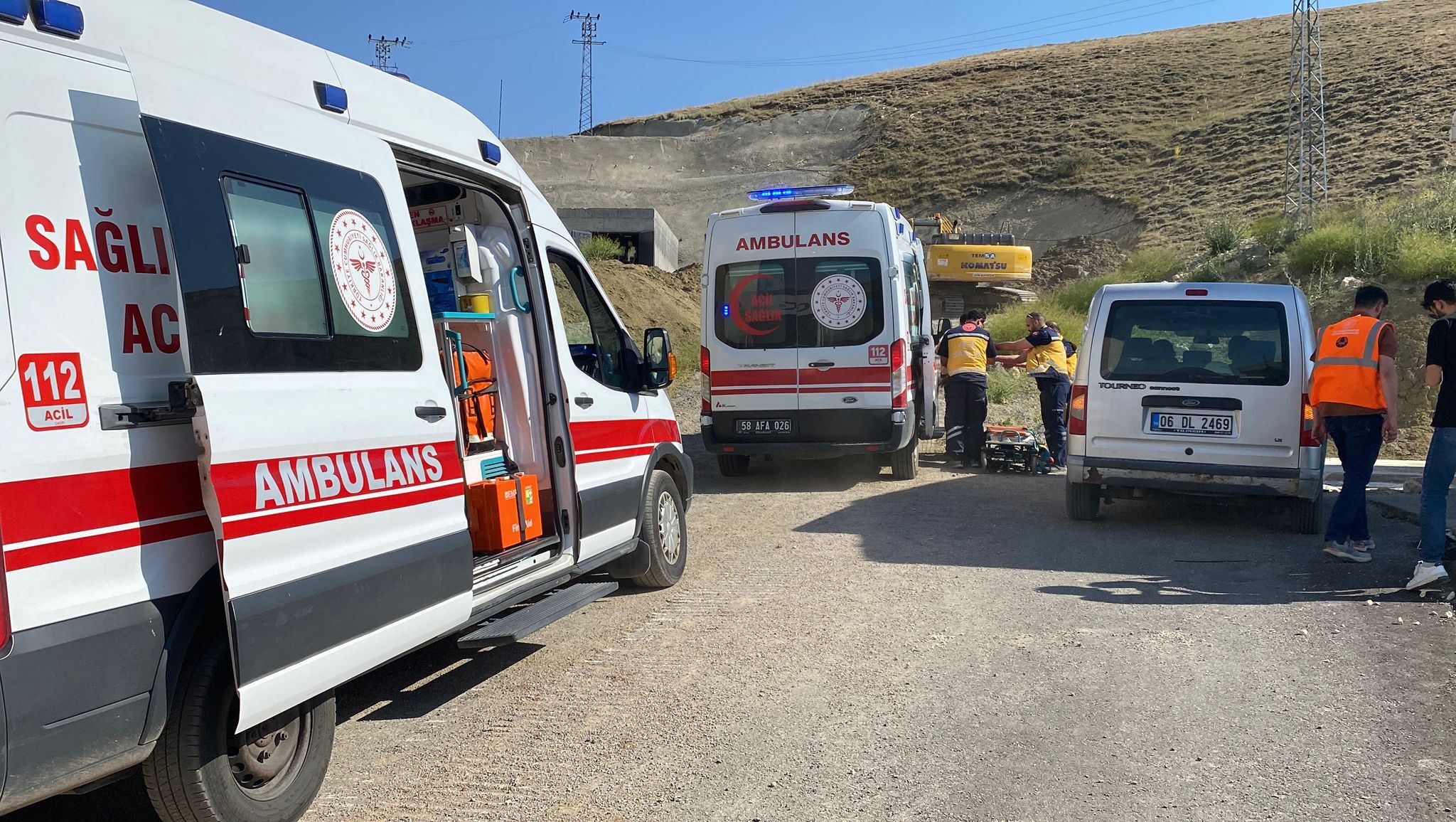 Sivas'ta göçük altında kalan 2 işçi yaralandı