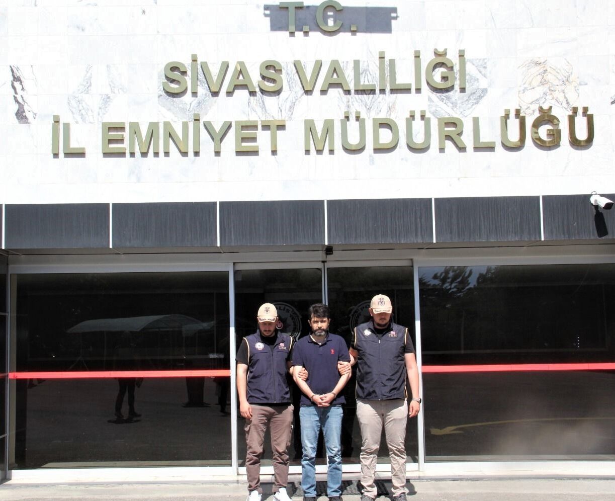 Sivas'ta hakkında kesinleşmiş 15 yıl 7 ay 15 gün hapis cezası bulunan hükümlü yakalandı
