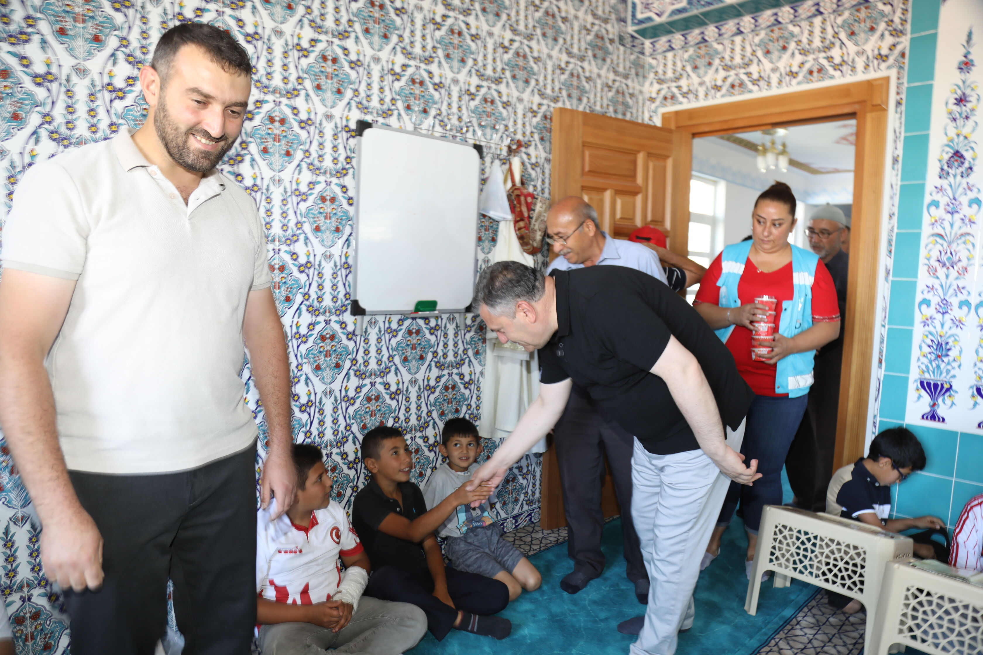 Çubuk'ta Kur'an kursu öğrencilerine dondurma ikram edildi