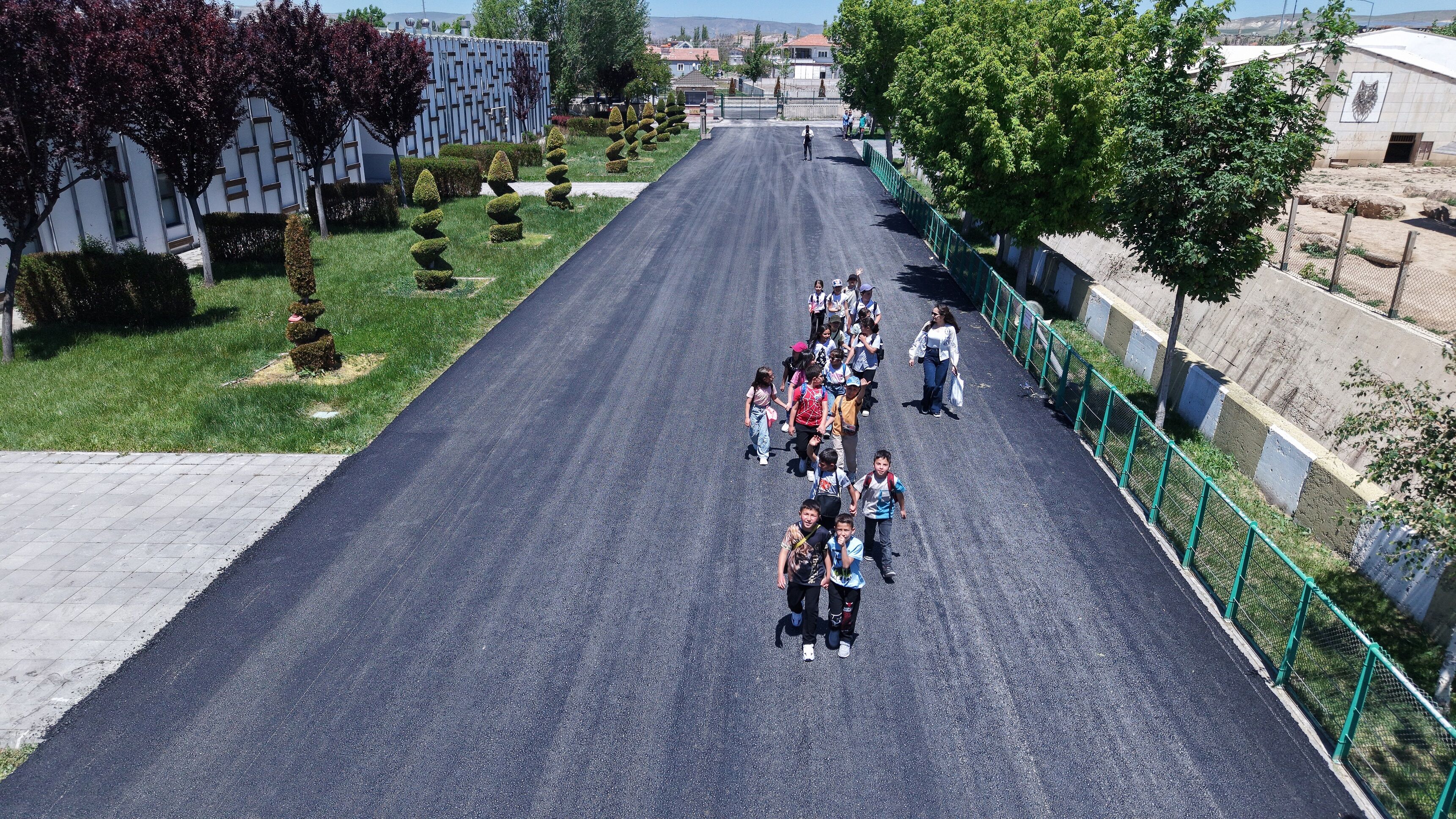 Kayseri'de hayvanat bahçesinin yürüyüş yolları yenilendi