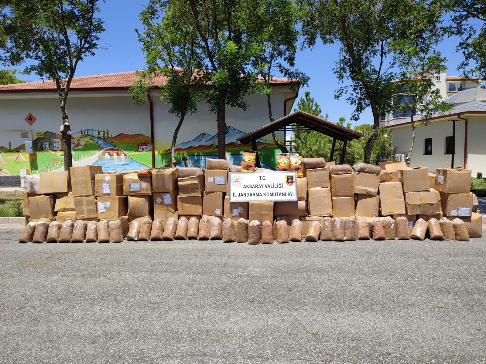 Aksaray'da 9 ton 169 kilogram kaçak tütün ele geçirildi