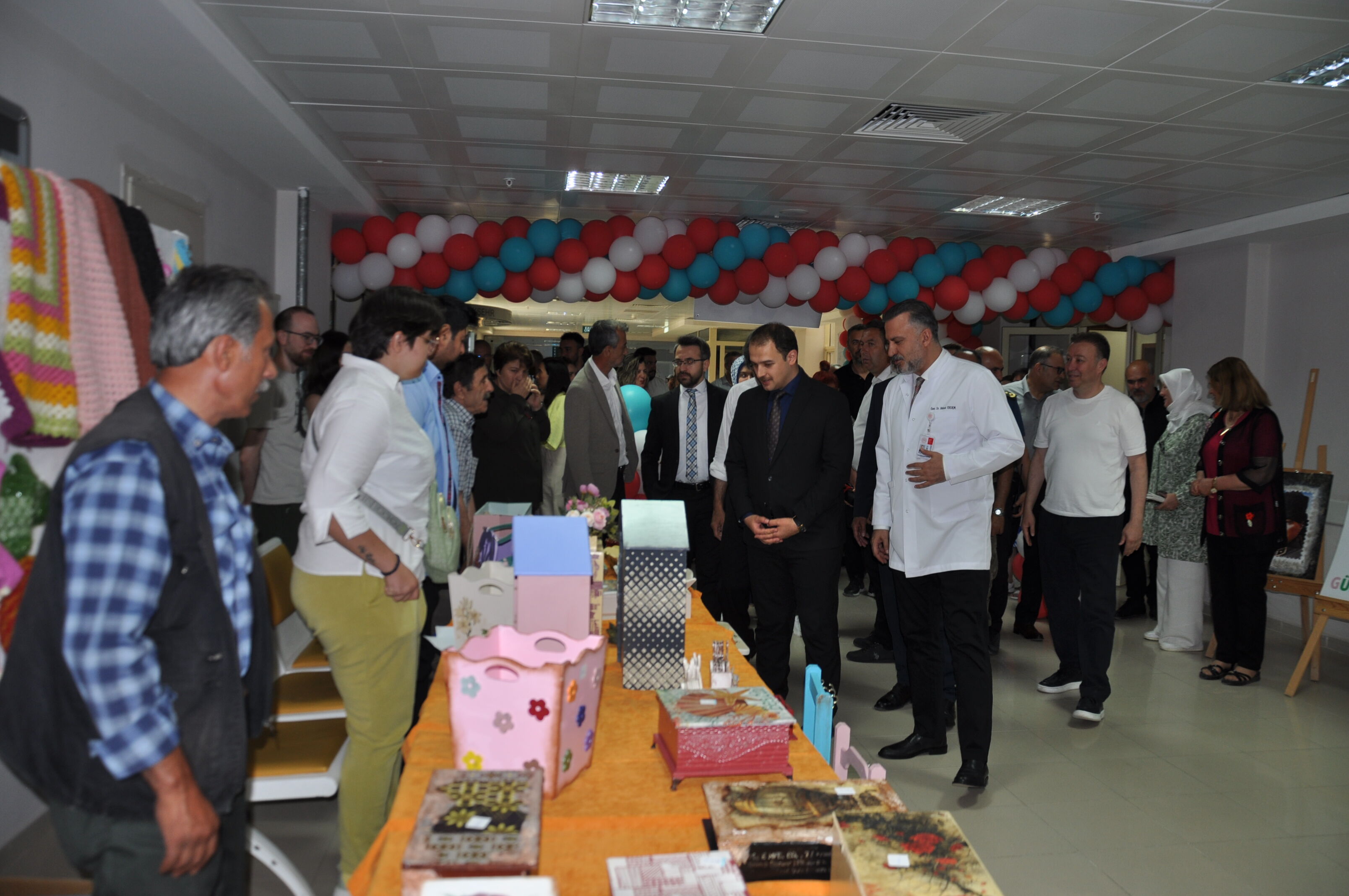Akşehir Devlet Hastanesi'nde açılan sergi beğeni topladı