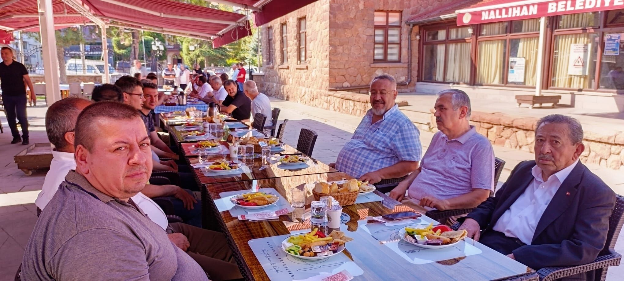 Nallıhan Belediye Başkanı Güngör, esnafla buluştu