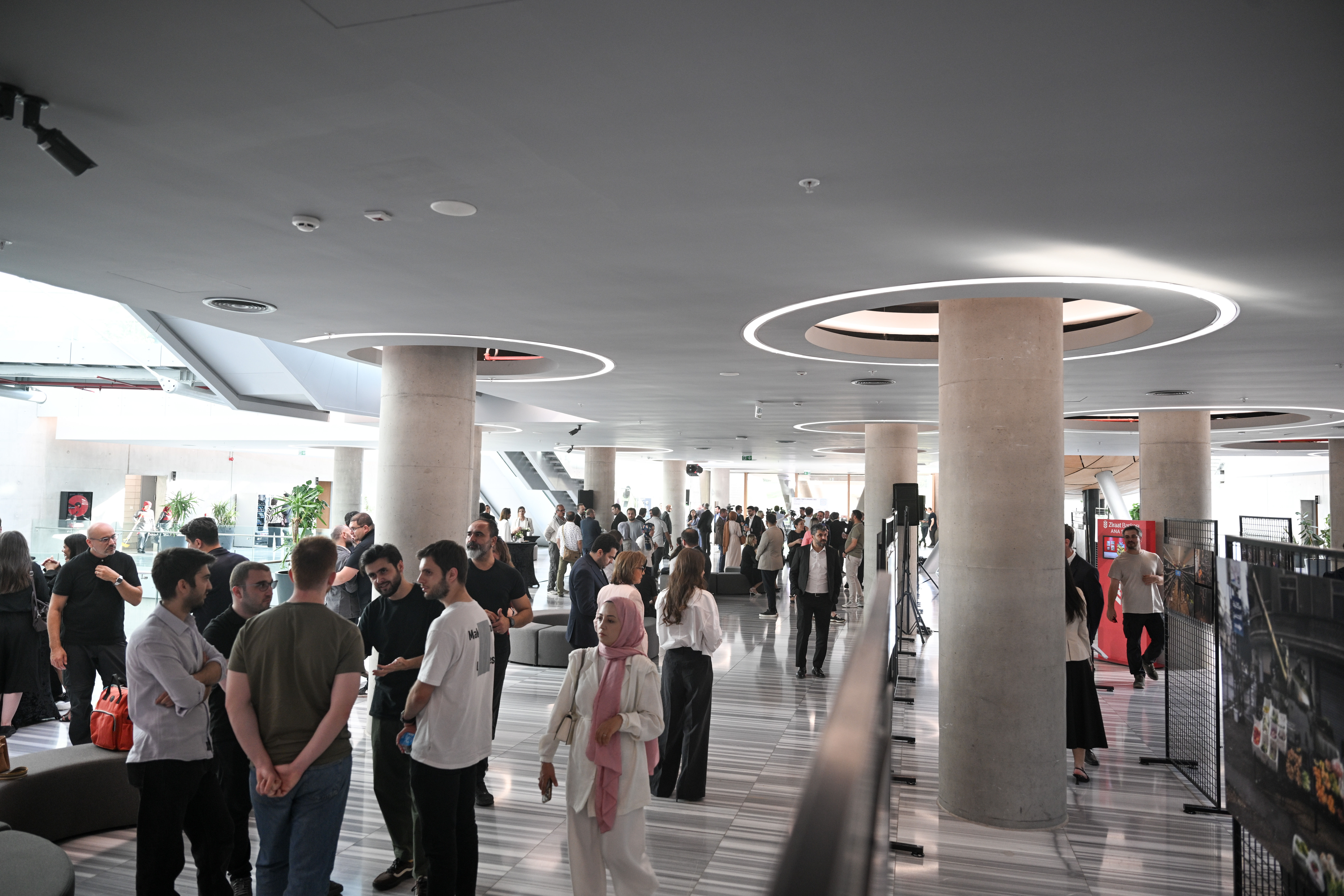 İstanbul Photo Awards 2025'in ilk sergisinin resmi daveti Ankara'da gerçekleşti