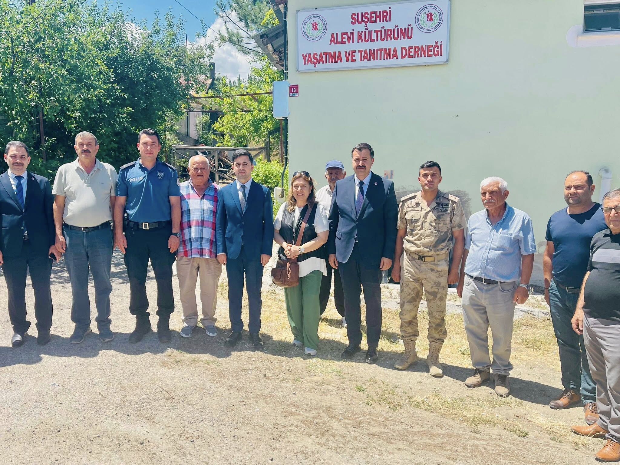 Şarkışla'da kömürlükte çıkan yangın hasara neden oldu