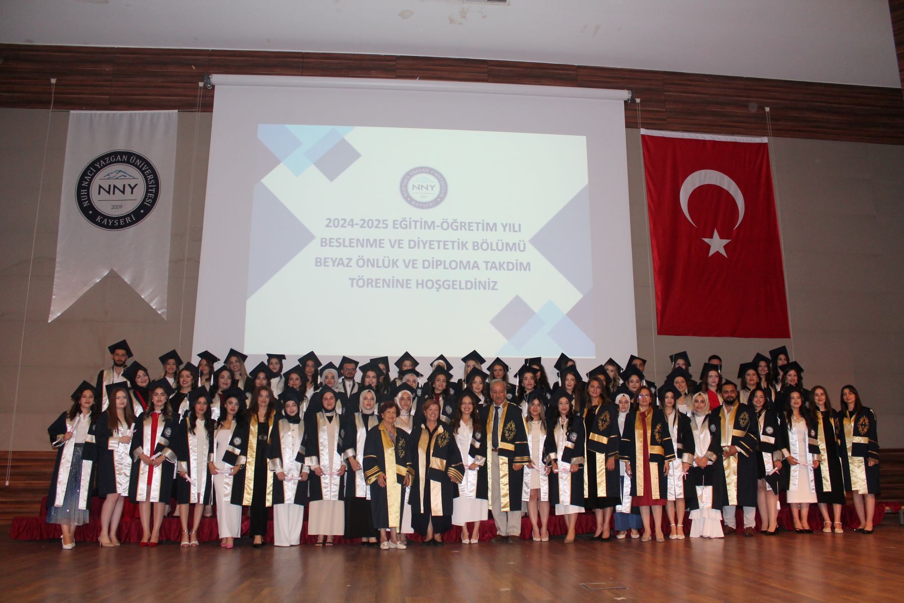 NNYÜ Sağlık Bilimleri Fakültesi'nde mezuniyet sevinci