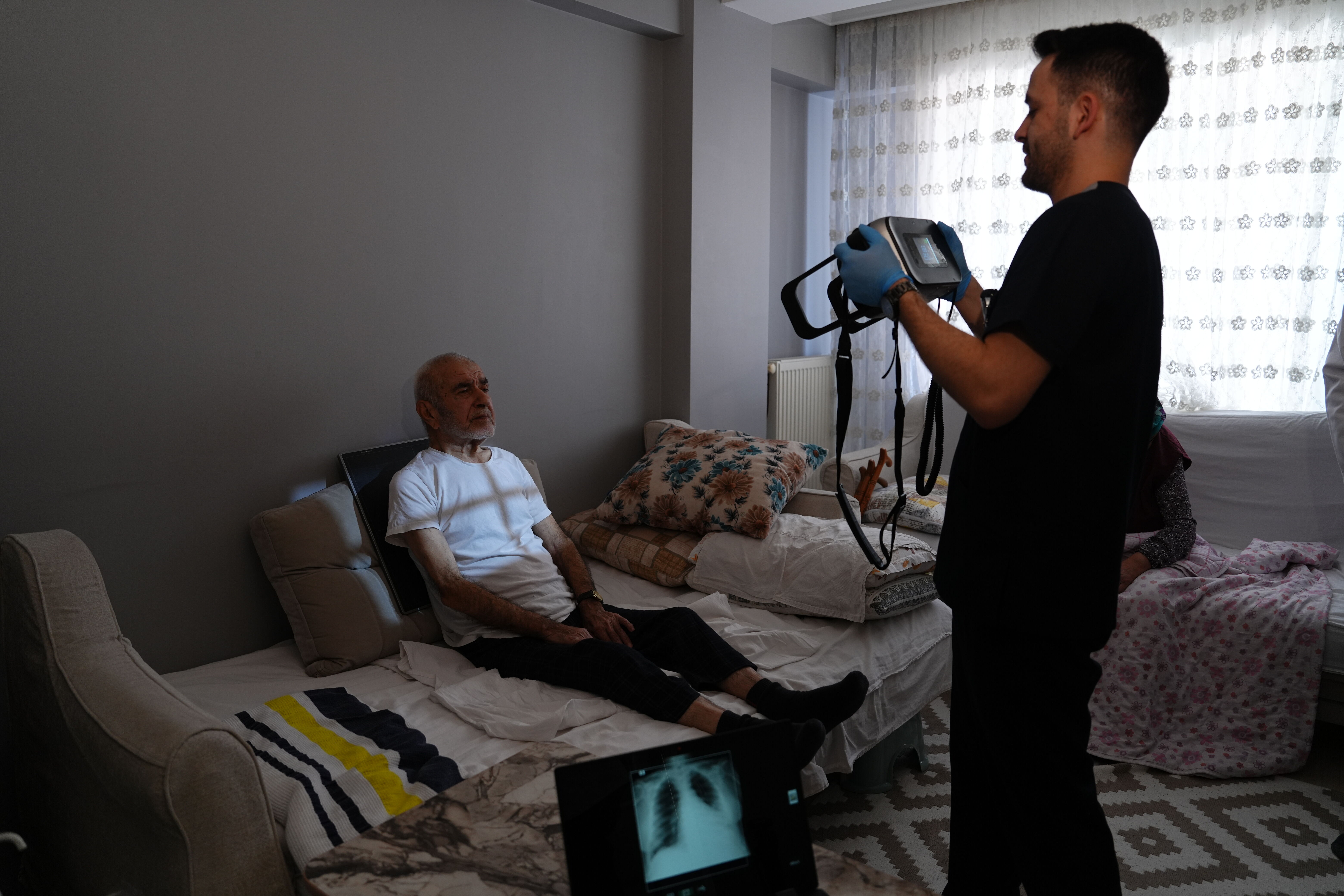 Evde sağlık hizmeti hastane sürecini ev ortamına taşıyarak hasta konforunu artırıyor