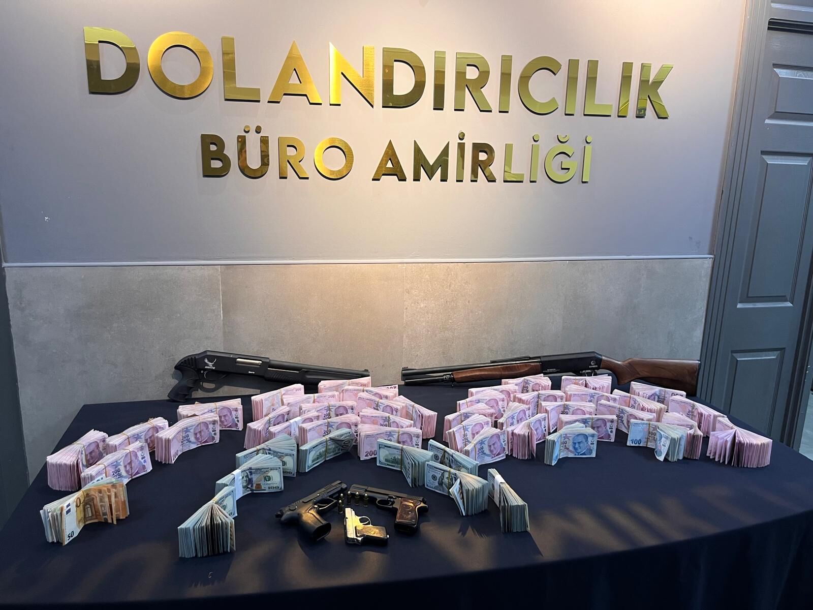 Ankara'da 'Kafes' operasyonunda 25 şüpheli yakalandı