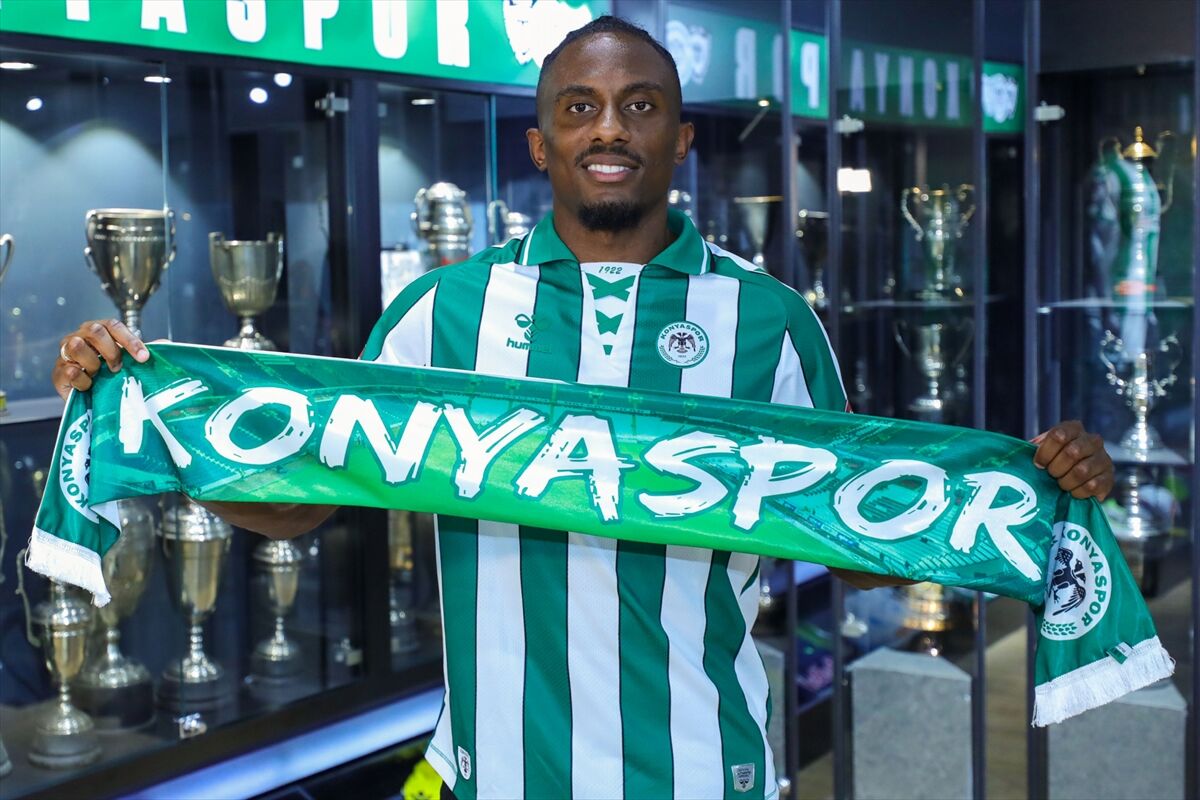 Konyaspor, Kongolu Yhoan Andzouana'yı transfer etti
