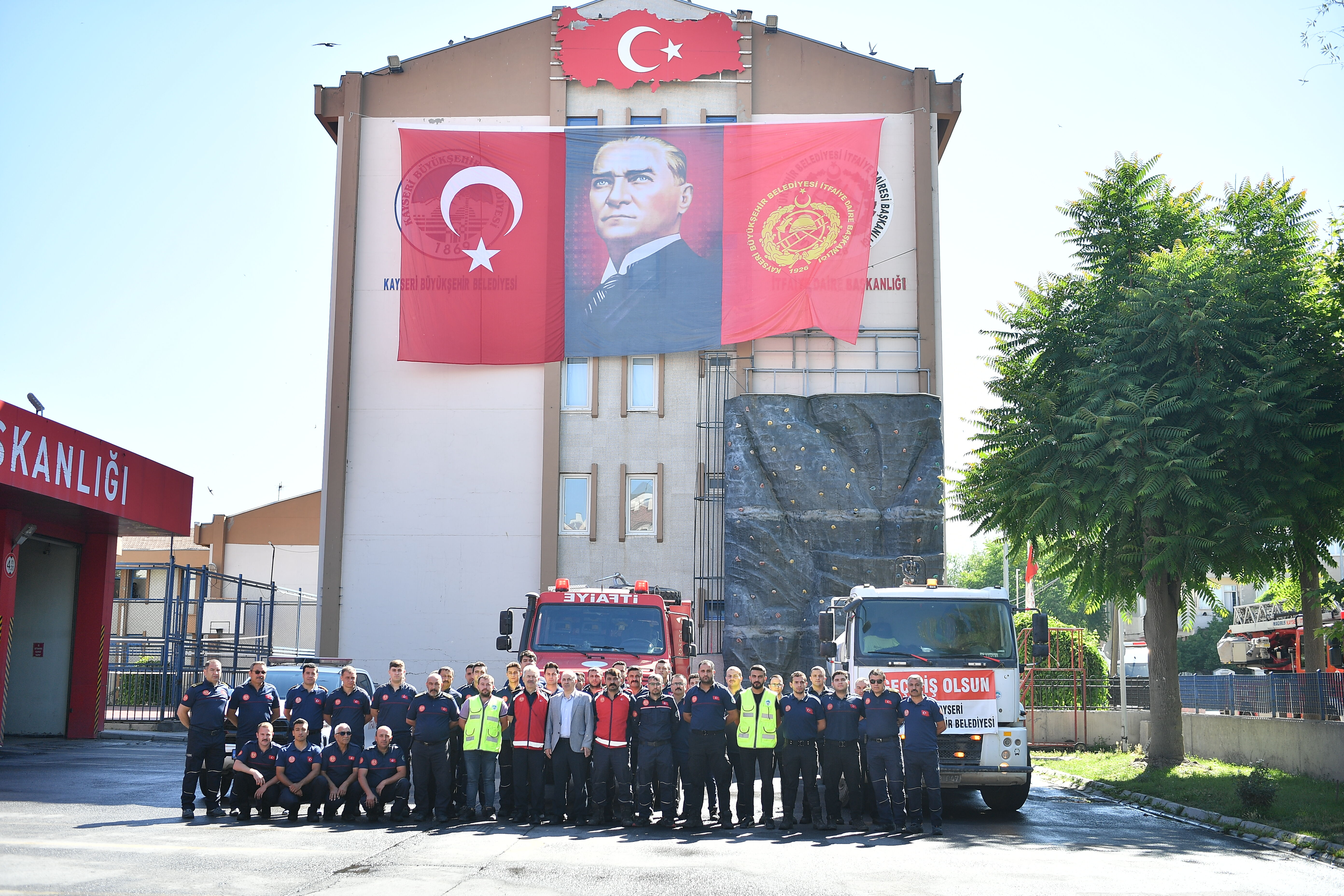Manisa ve İzmir'deki orman yangınlarında görev alan itfaiyeciler Kayseri'ye döndü