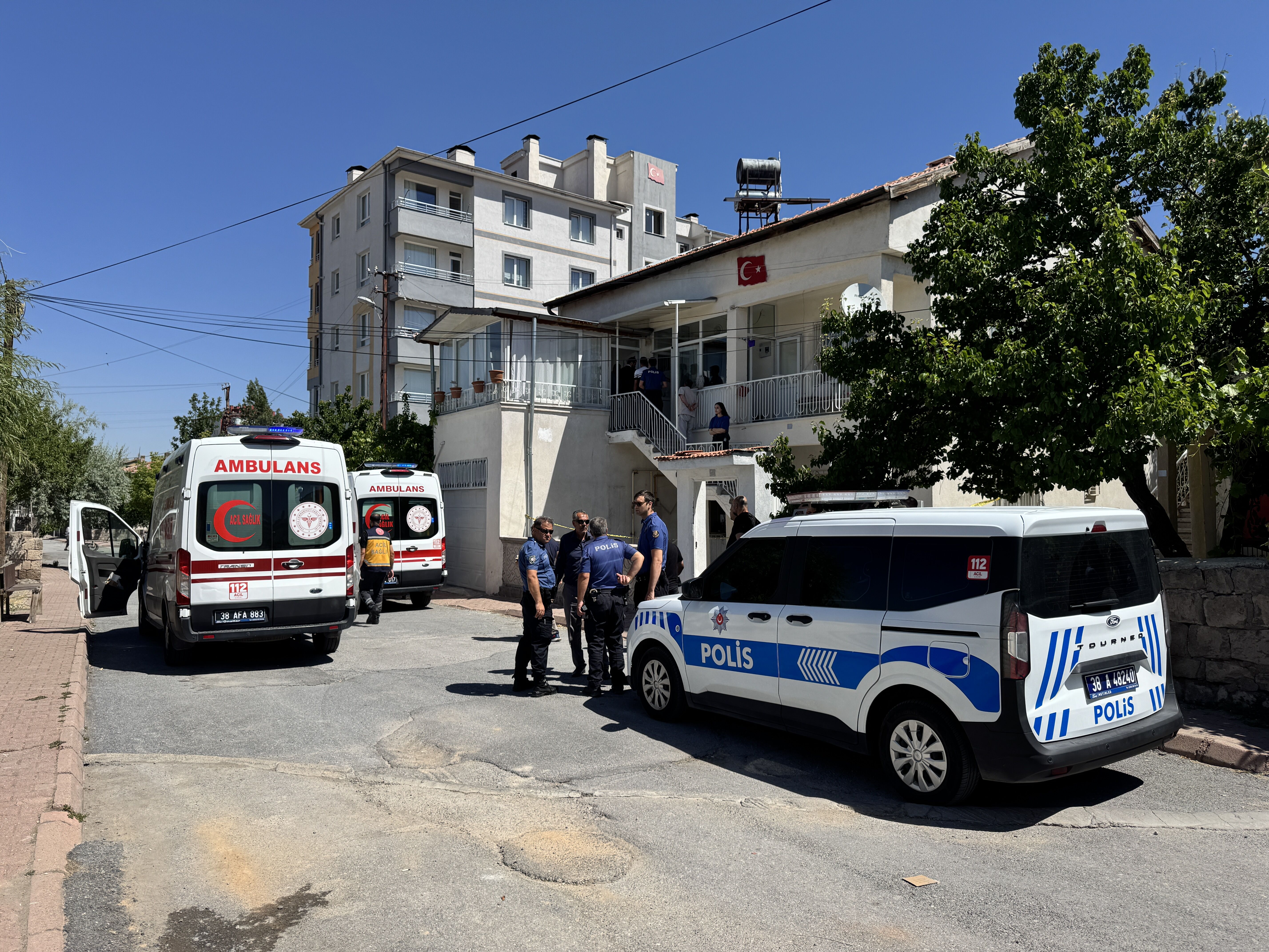 Kayseri'de bir kişi üvey kızını tüfekle yaraladıktan sonra intihar etti