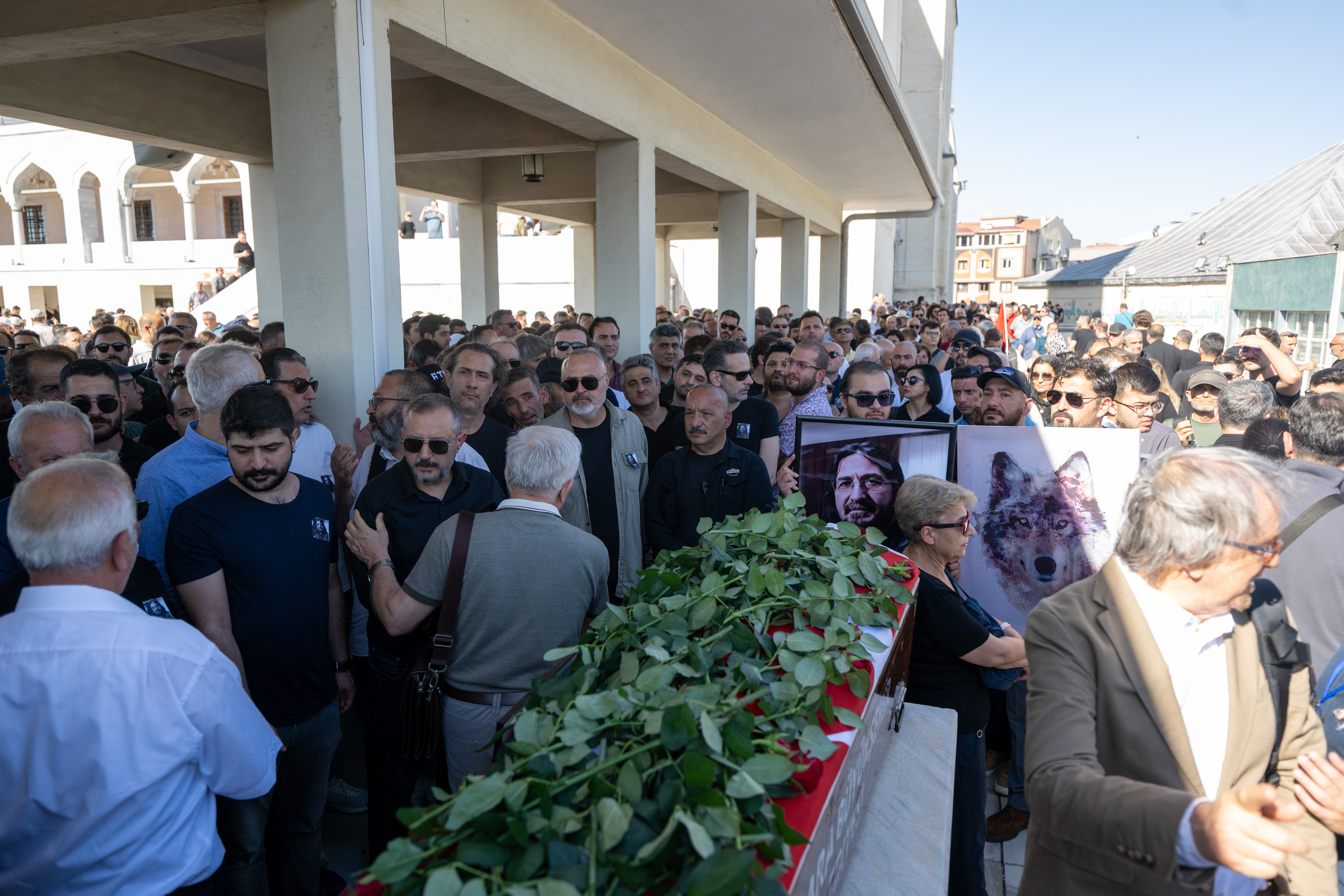 Gazeteci ve yazar Nihat Genç son yolculuğuna uğurlandı