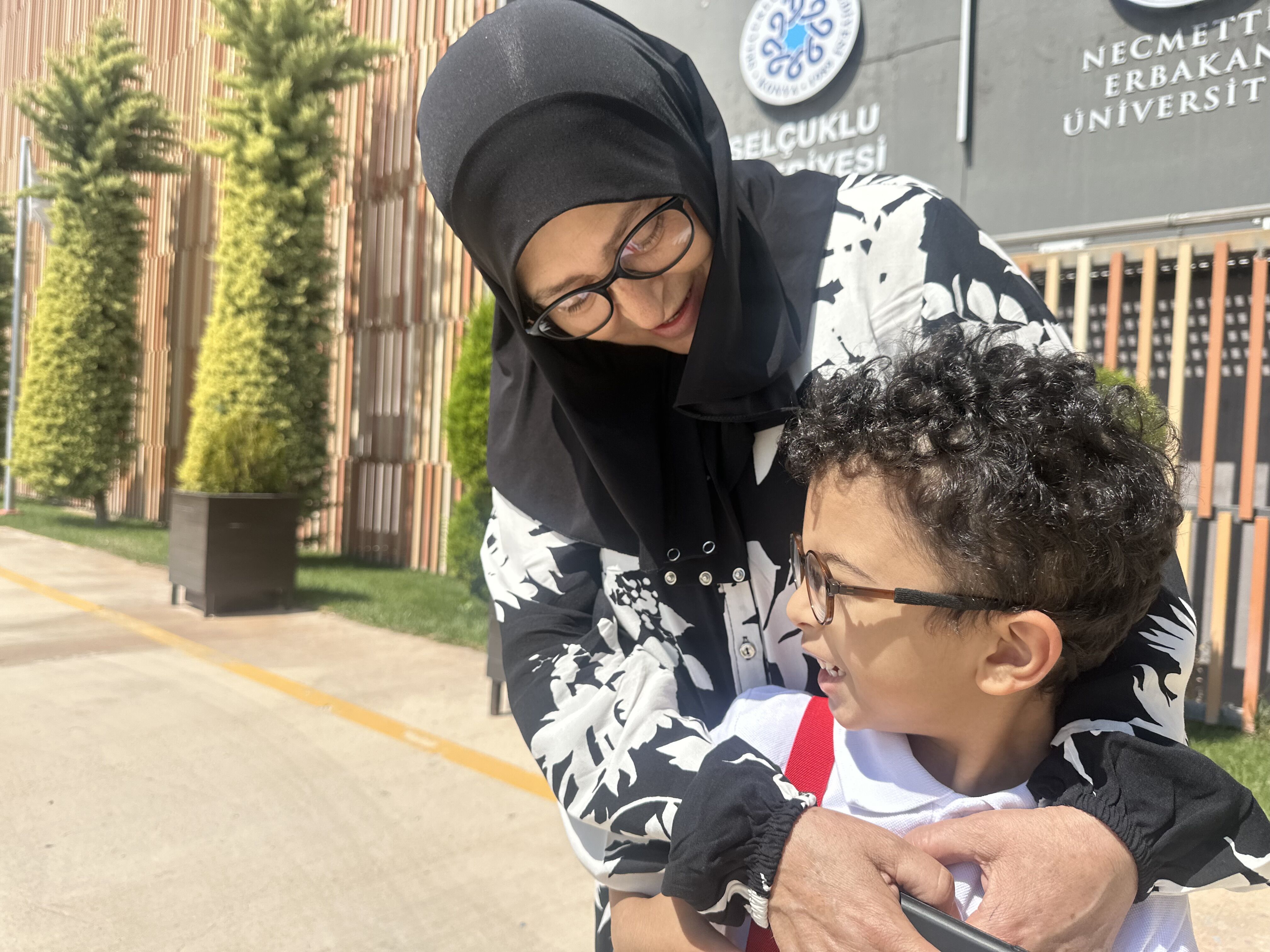 Hataylı depremzede babaanne ile otizmli Halil birbirlerine 'güç' veriyor