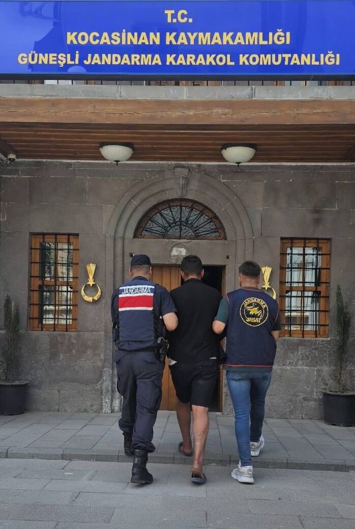 Kayseri'de 37 yıl 6 ay kesinleşmiş hapis cezası bulunan firari hükümlü yakalandı