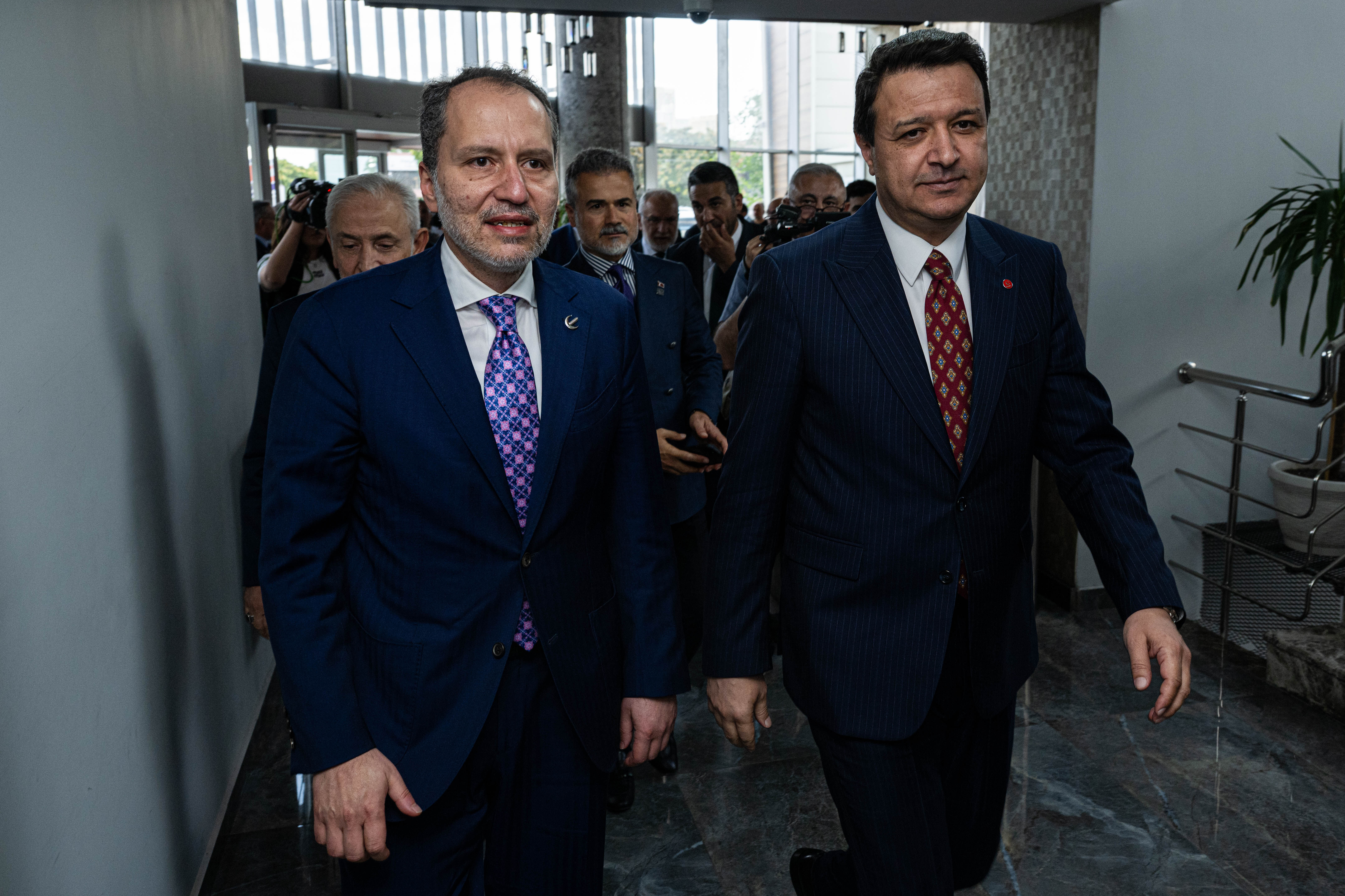 Yeniden Refah Partisi Genel Başkanı Erbakan, Saadet Partisi Genel Başkanı Arıkan'ı ziyaret etti