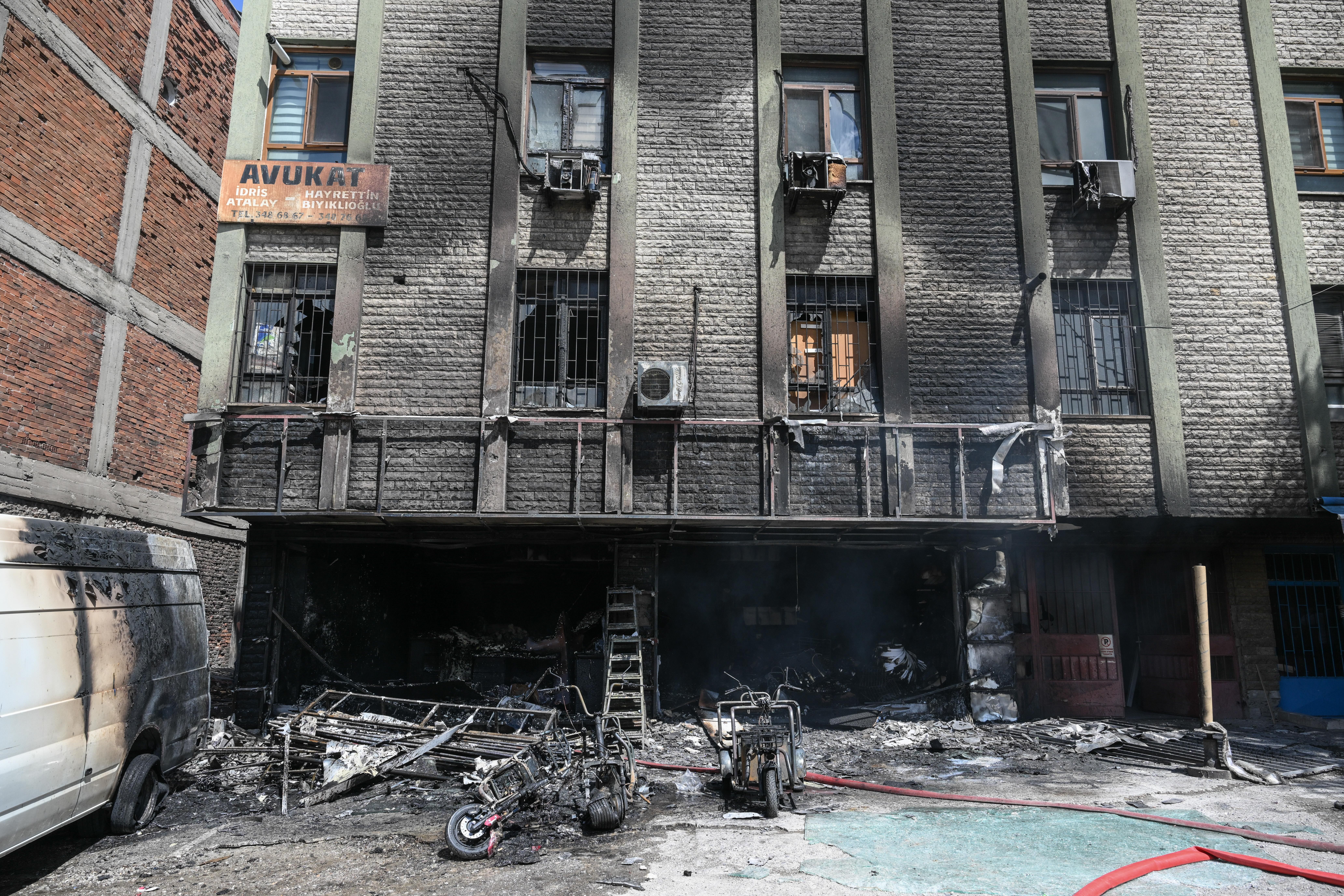 Ankara'da bir binada çıkan yangın söndürüldü