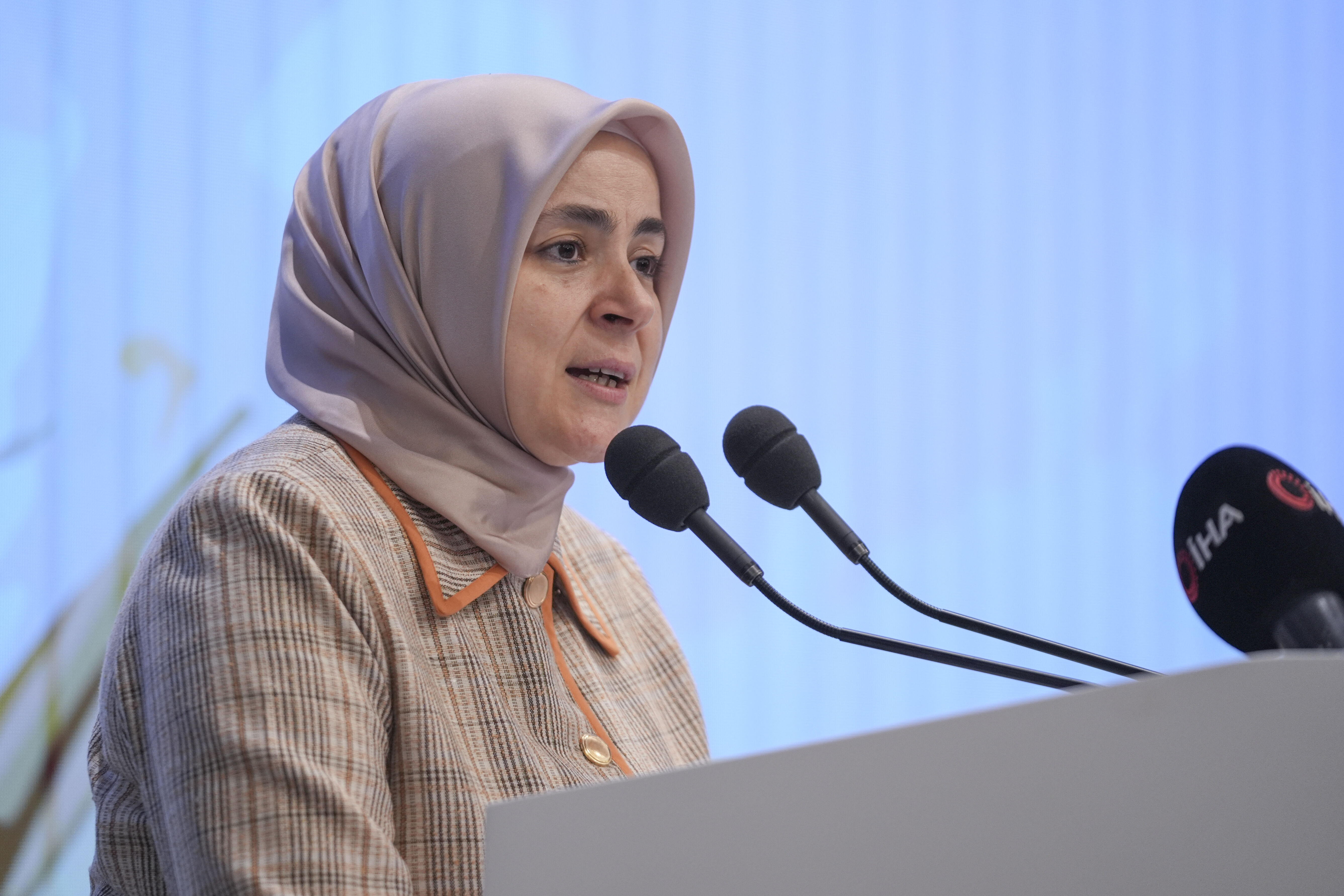 AK Parti Kadın Kolları Liderlik Akademisi kampı sona erdi