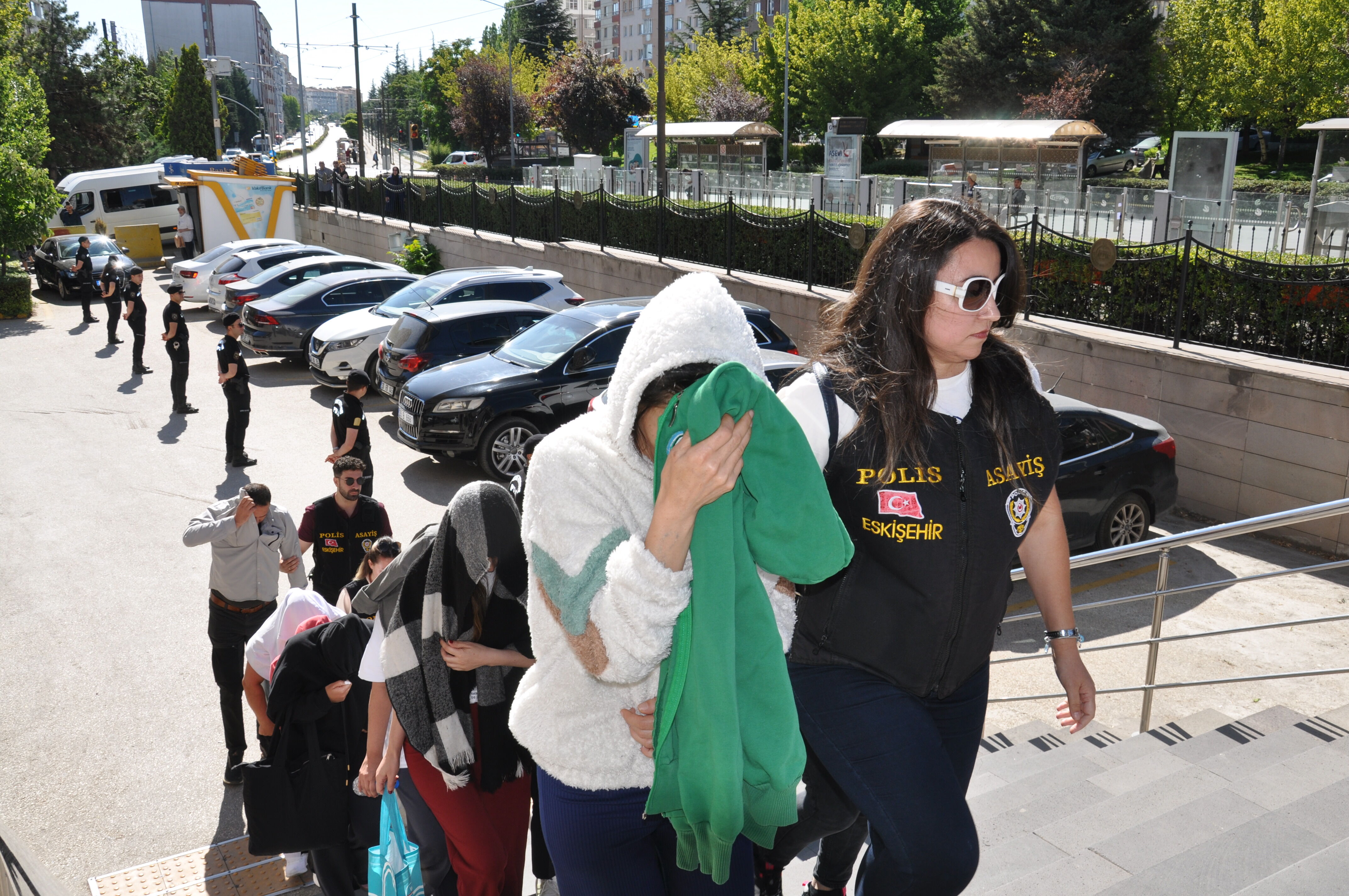 Eskişehir'de fuhuş operasyonunda 19 şüpheli yakalandı