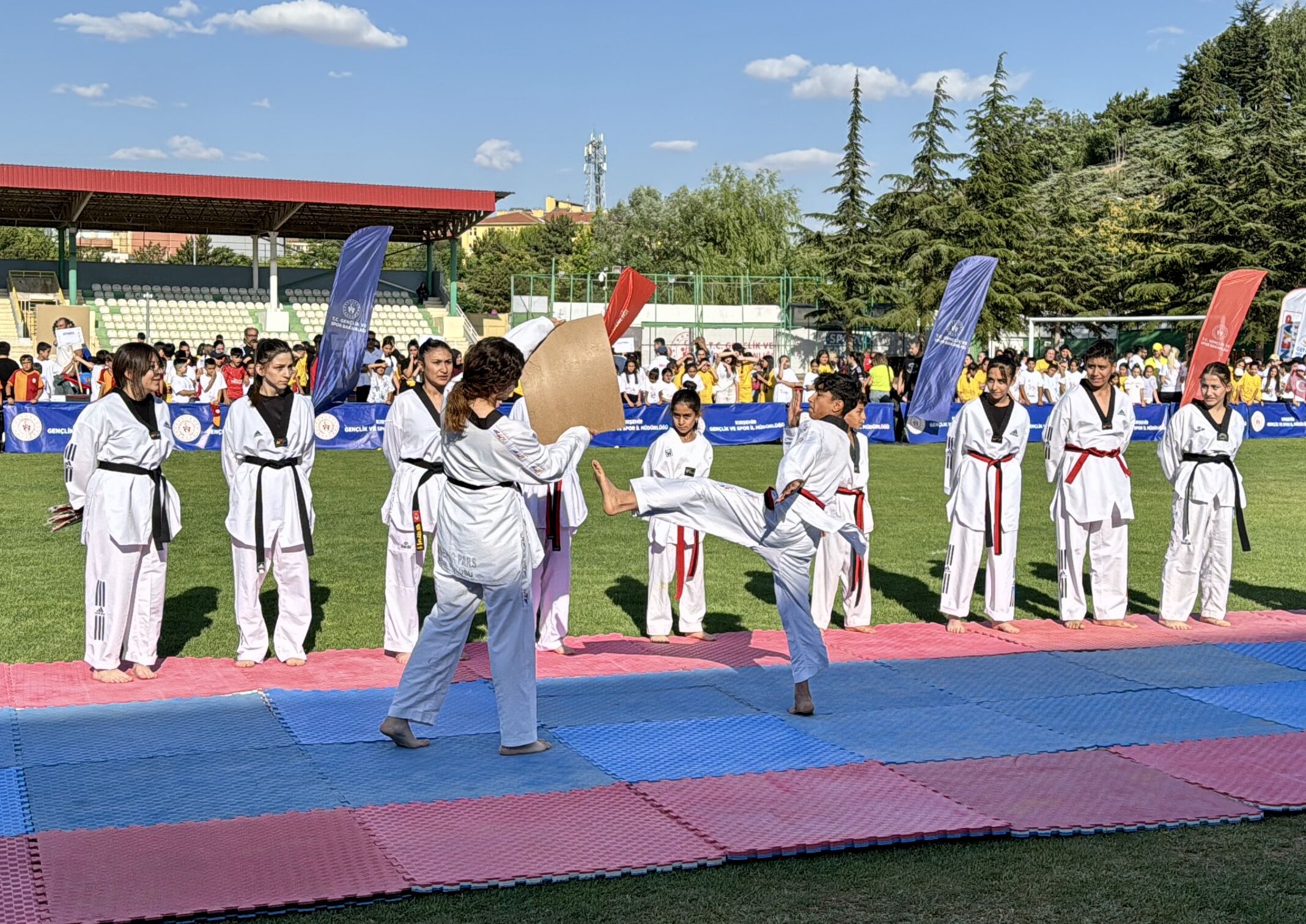 Kayseri ve Kırşehir'de GSB Spor Okulları törenlerle açıldı