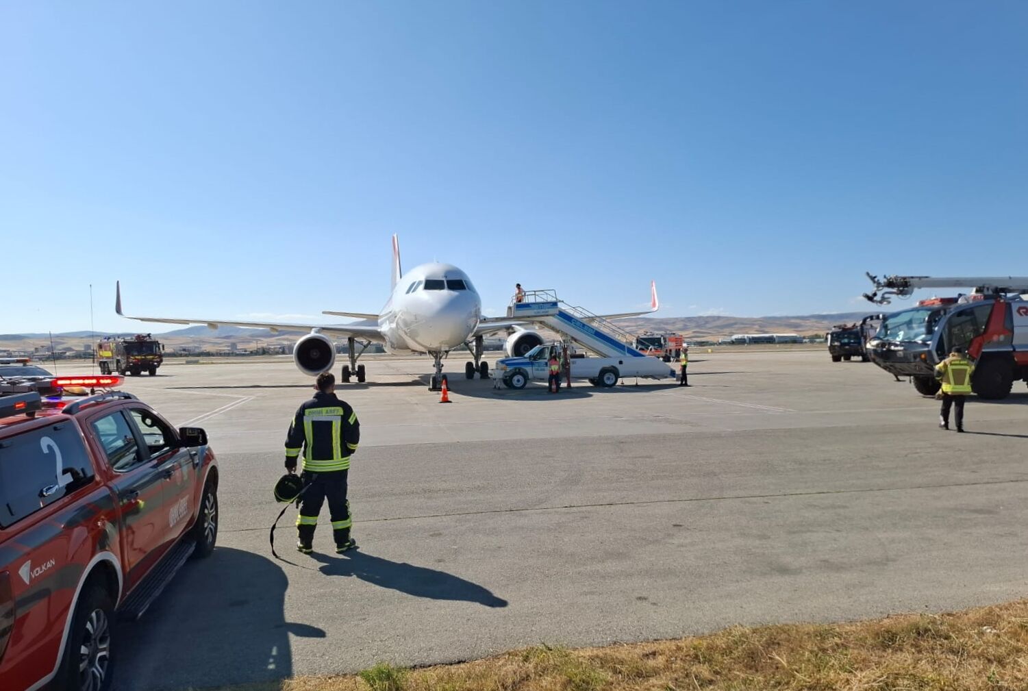 Sharjah-İstanbul seferini yapan uçak, motor arızası nedeniyle Esenboğa'ya acil iniş yaptı