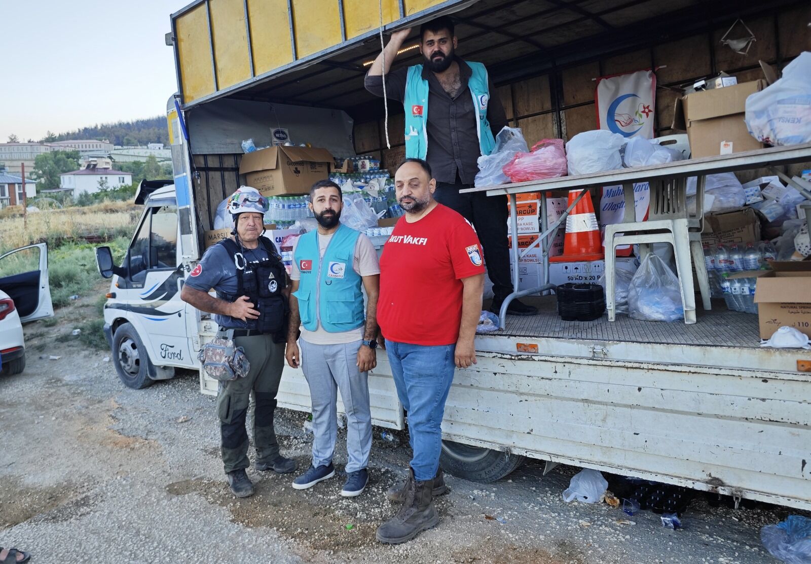Cansuyu Derneği Niğde Şubesinden yangın bölgesindeki ekiplere kumanya desteği