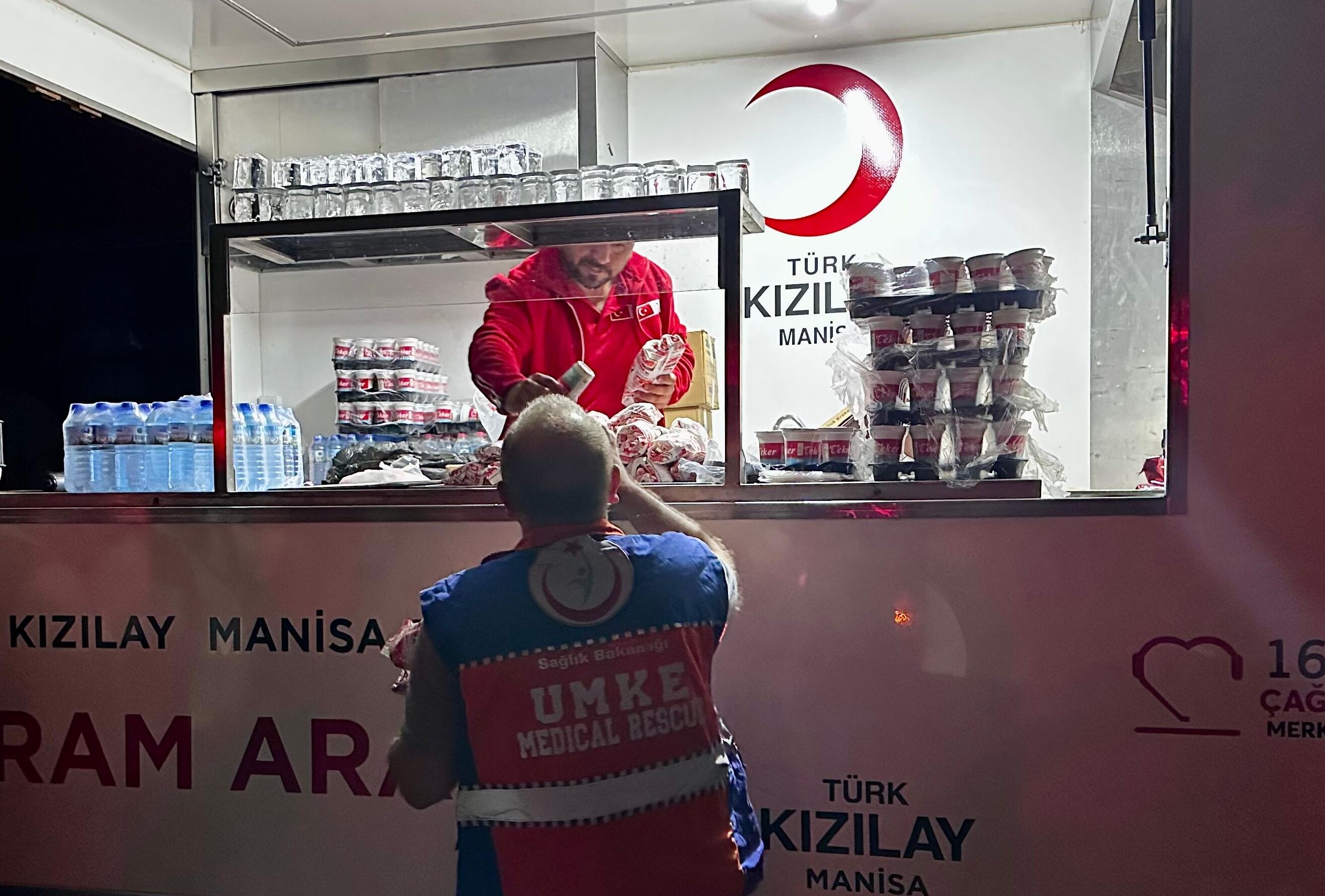 Türk Kızılaydan orman yangınlarından etkilenenlere kumanya desteği
