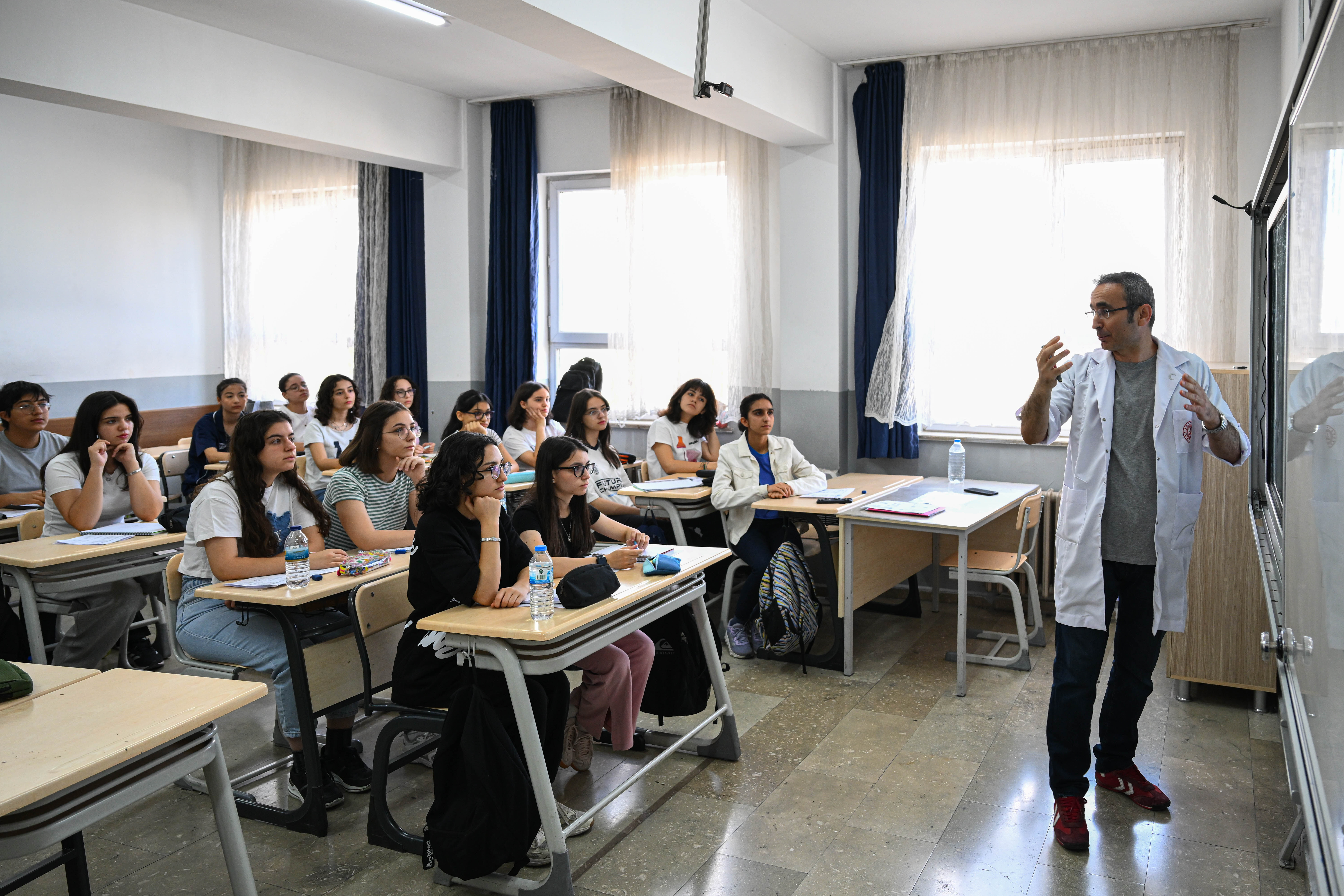 MEB'in destekleme ve yetiştirme kursları ile yaz okullarında eğitimler başladı